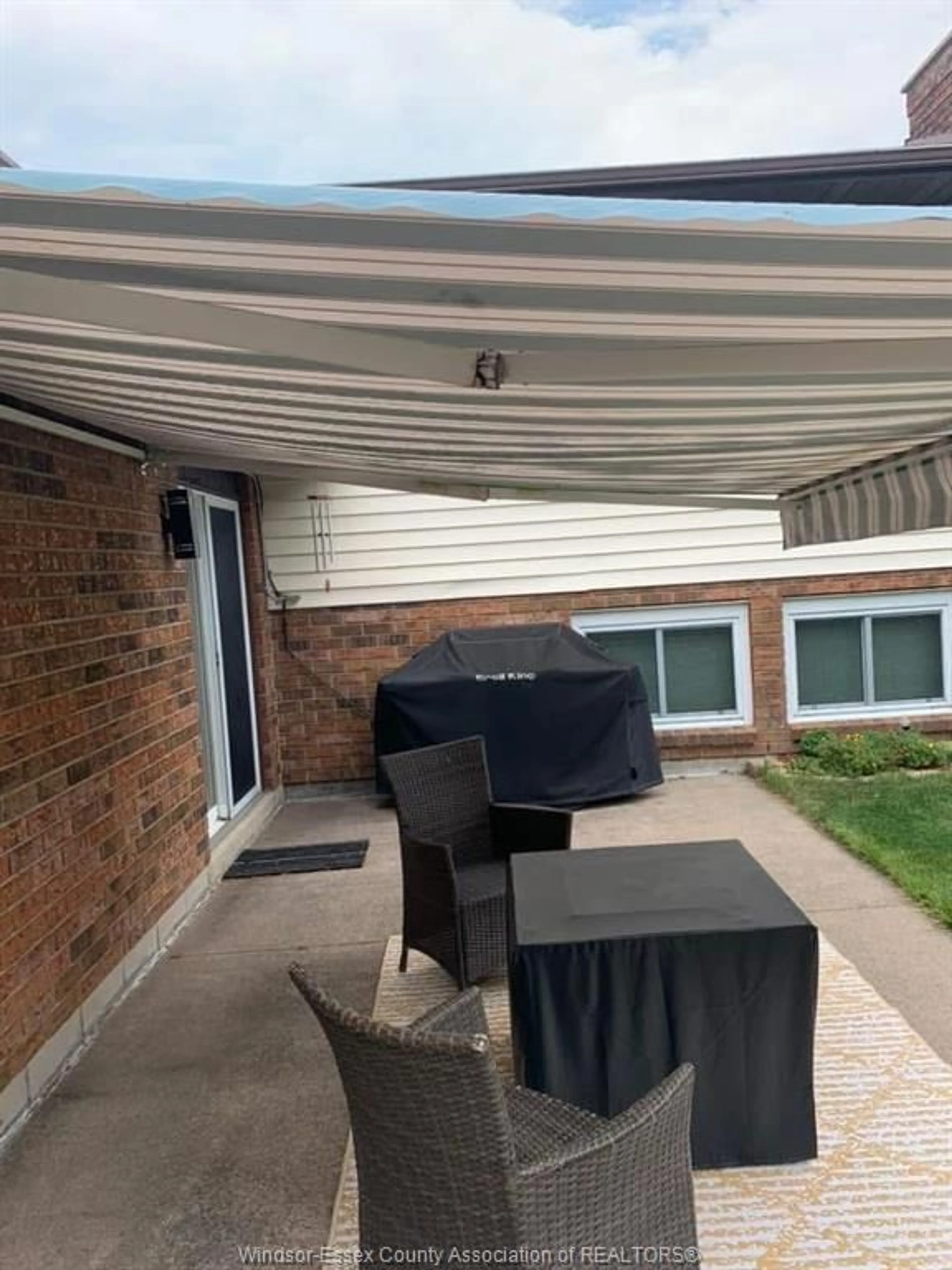 Patio, street for 214 WEDGEWOOD, Tecumseh Ontario N8N 4J5