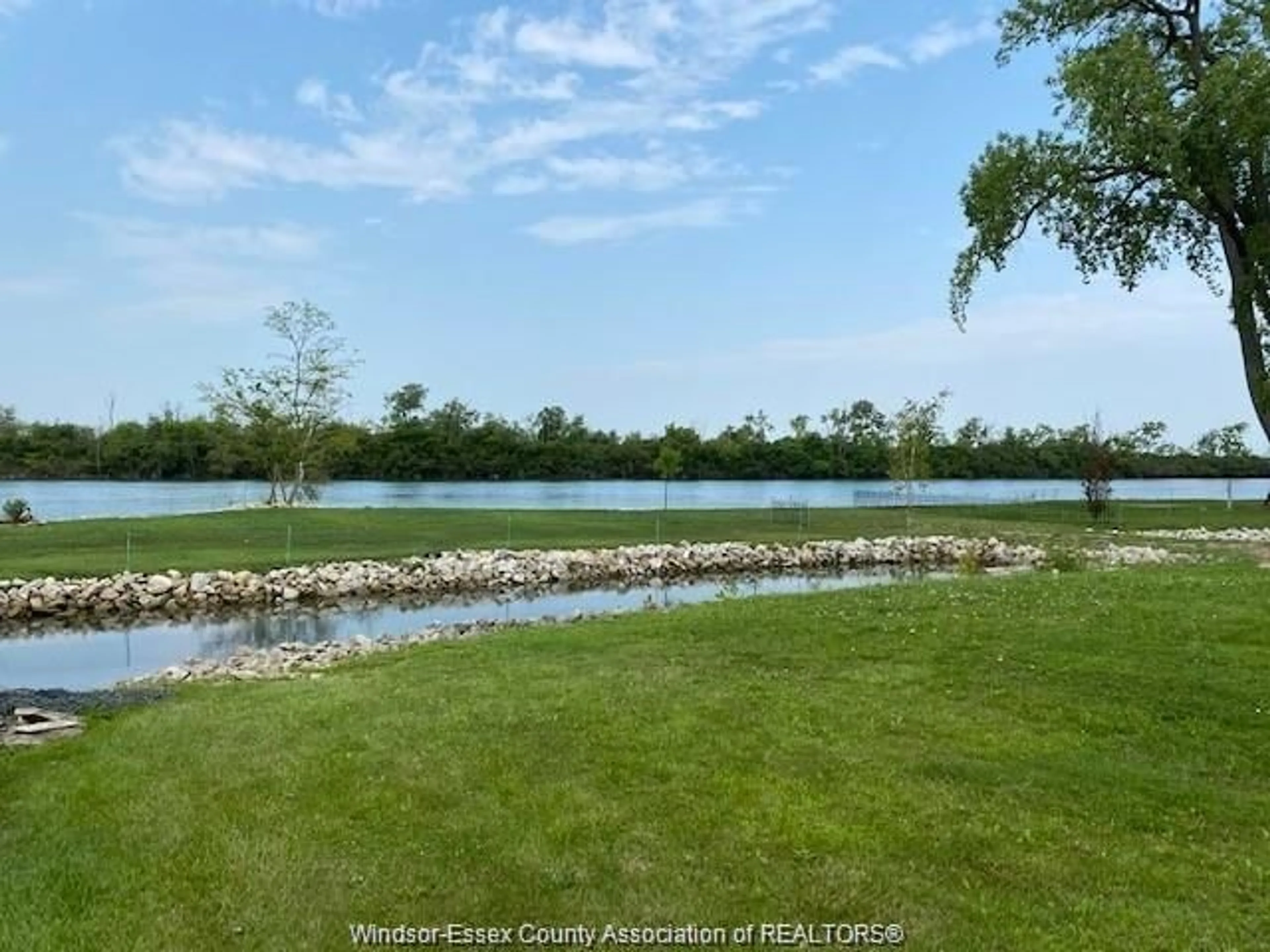 Pool for 326 CRYSTAL BAY Dr, Amherstburg Ontario N9V 4A6