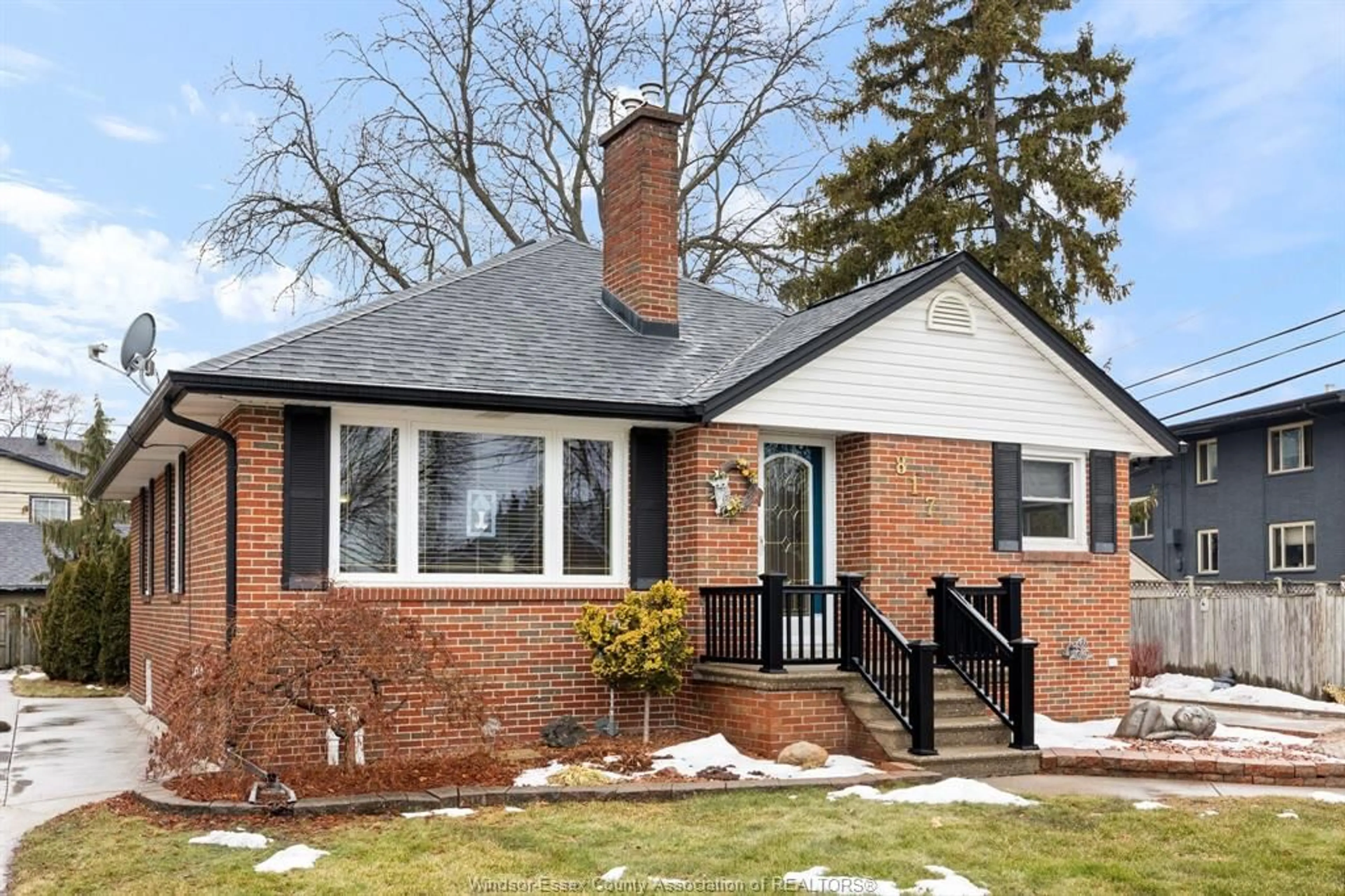 Home with brick exterior material, street for 817 EASTLAWN, Windsor Ontario N8S 3M6