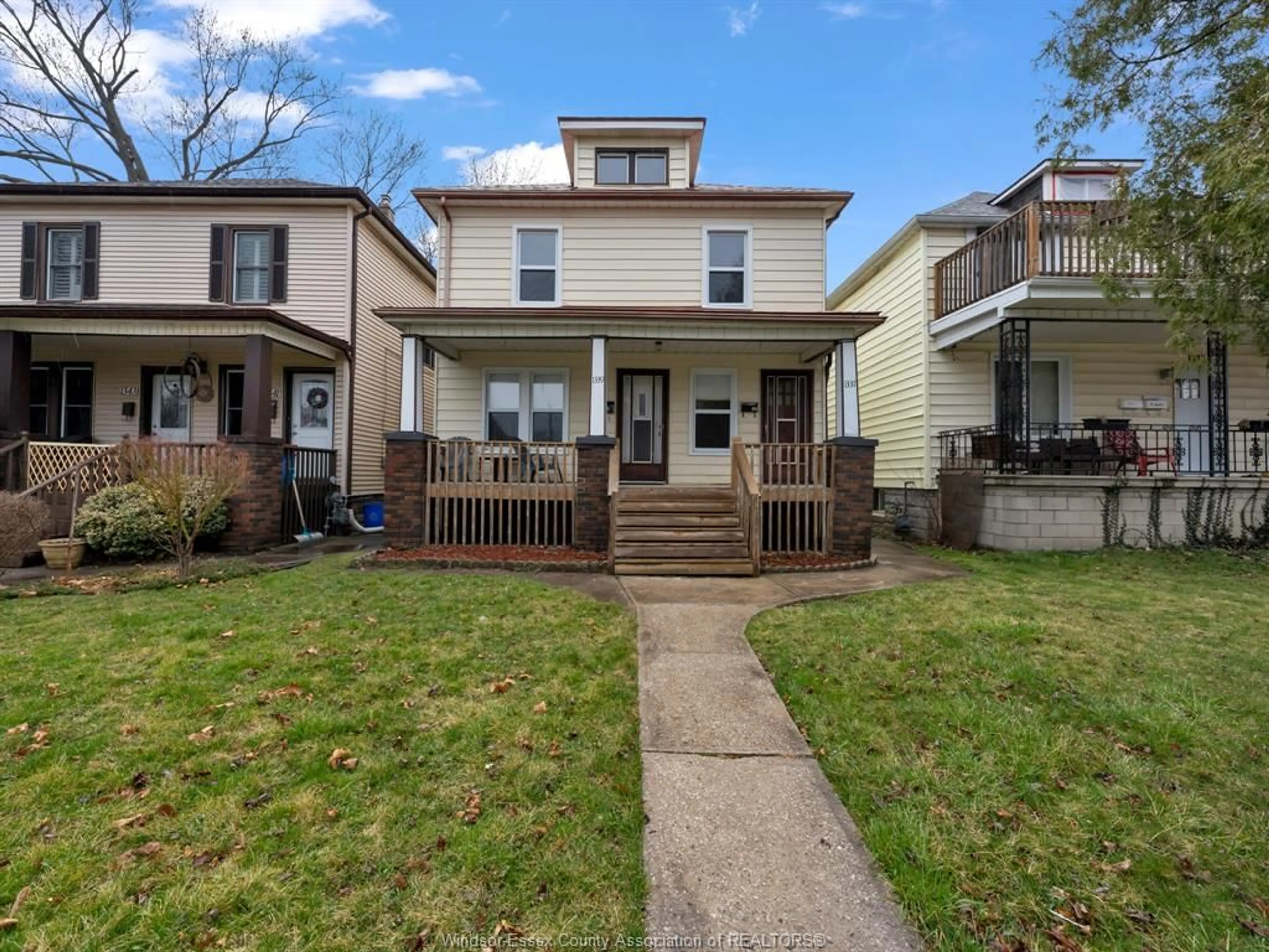 A pic from outside/outdoor area/front of a property/back of a property/a pic from drone, street for 1339 BENJAMIN Ave, Windsor Ontario N8X 4M8