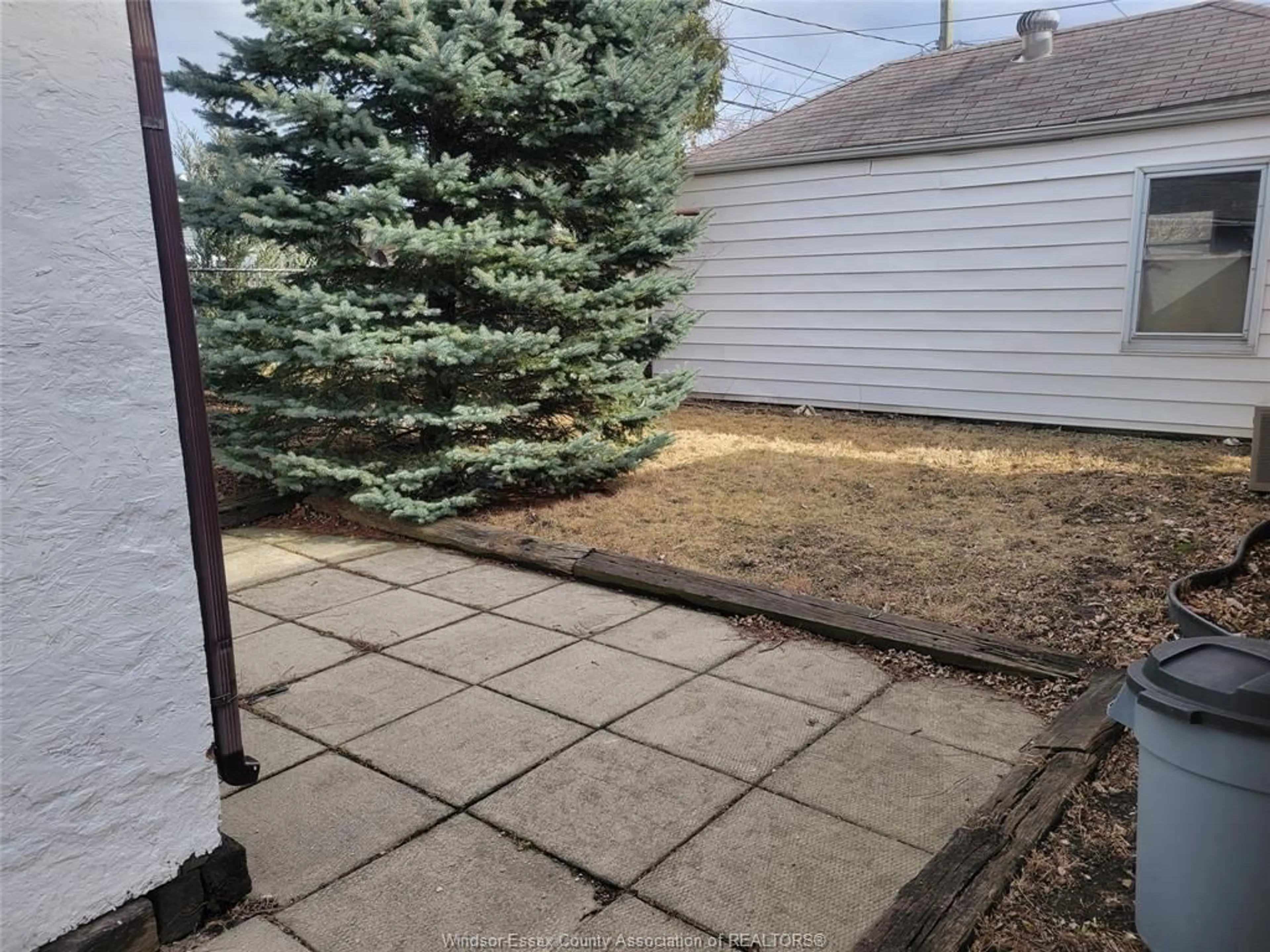 Patio, street for 942 Reedmere, Windsor Ontario N8S 2L8