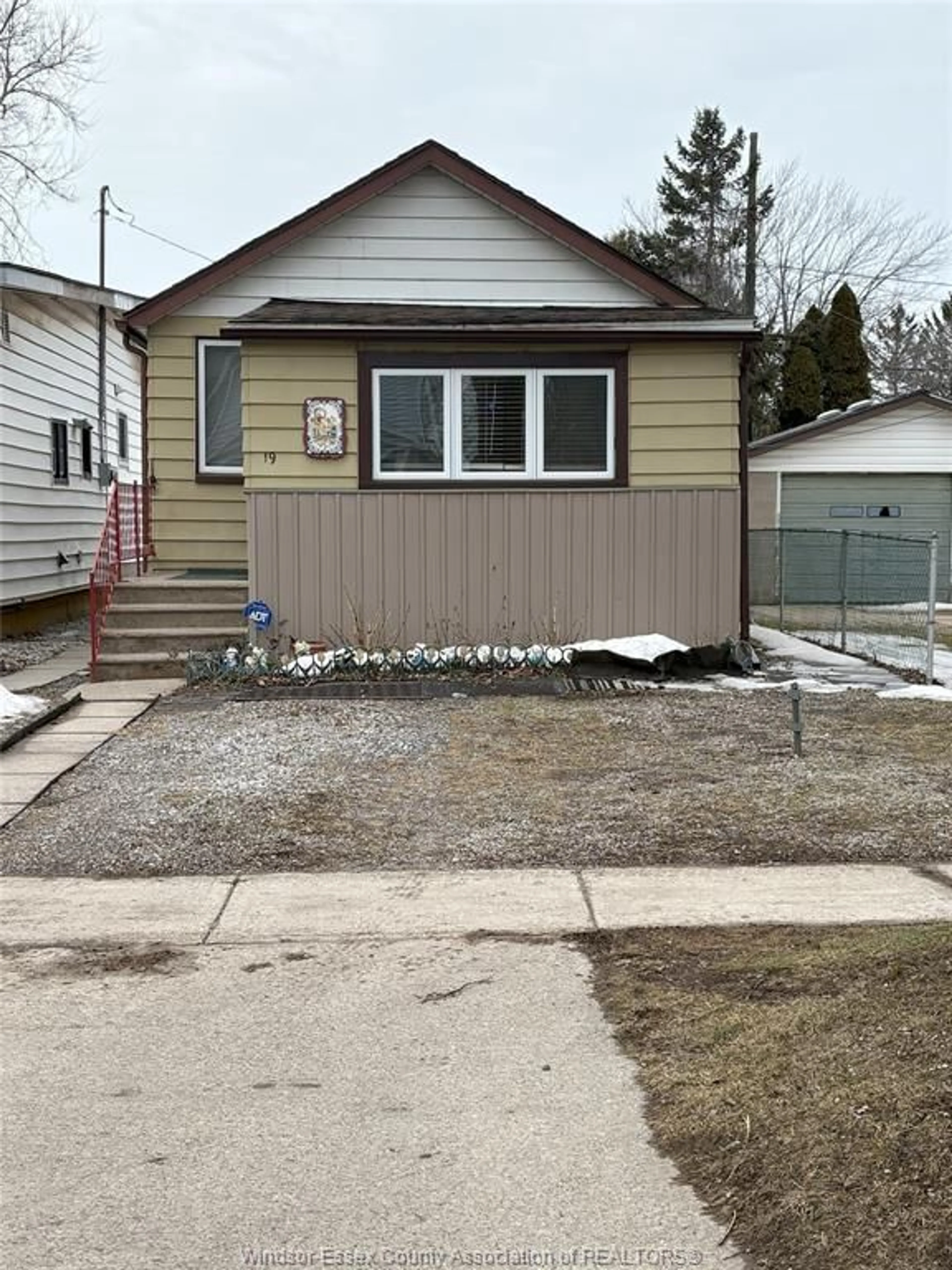 Unknown for 19 Poplar Street, Leamington Ontario N8H 2L3