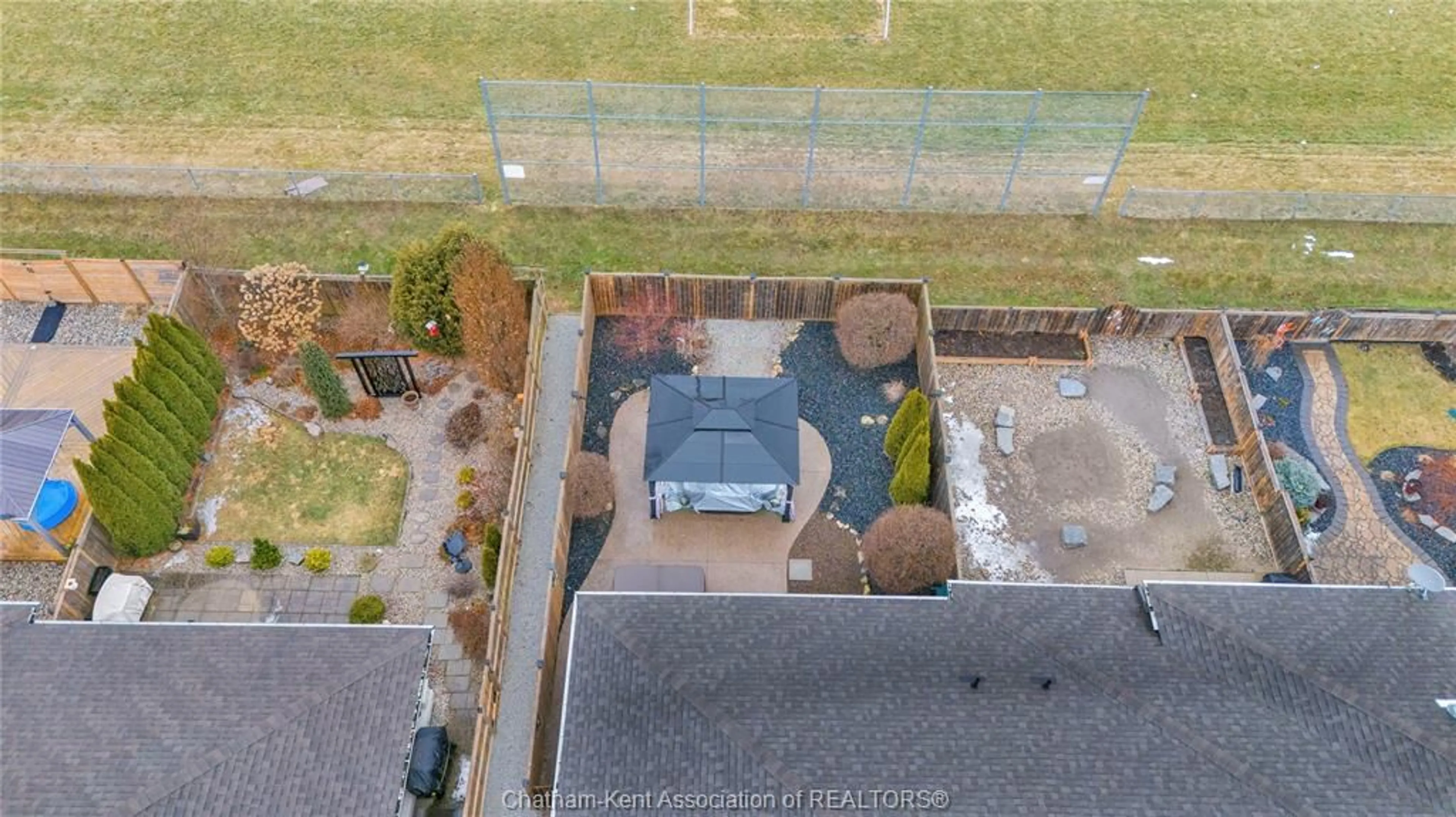 A pic from outside/outdoor area/front of a property/back of a property/a pic from drone, unknown for 484 TWEEDSMUIR Ave, Chatham Ontario N7M 0K9