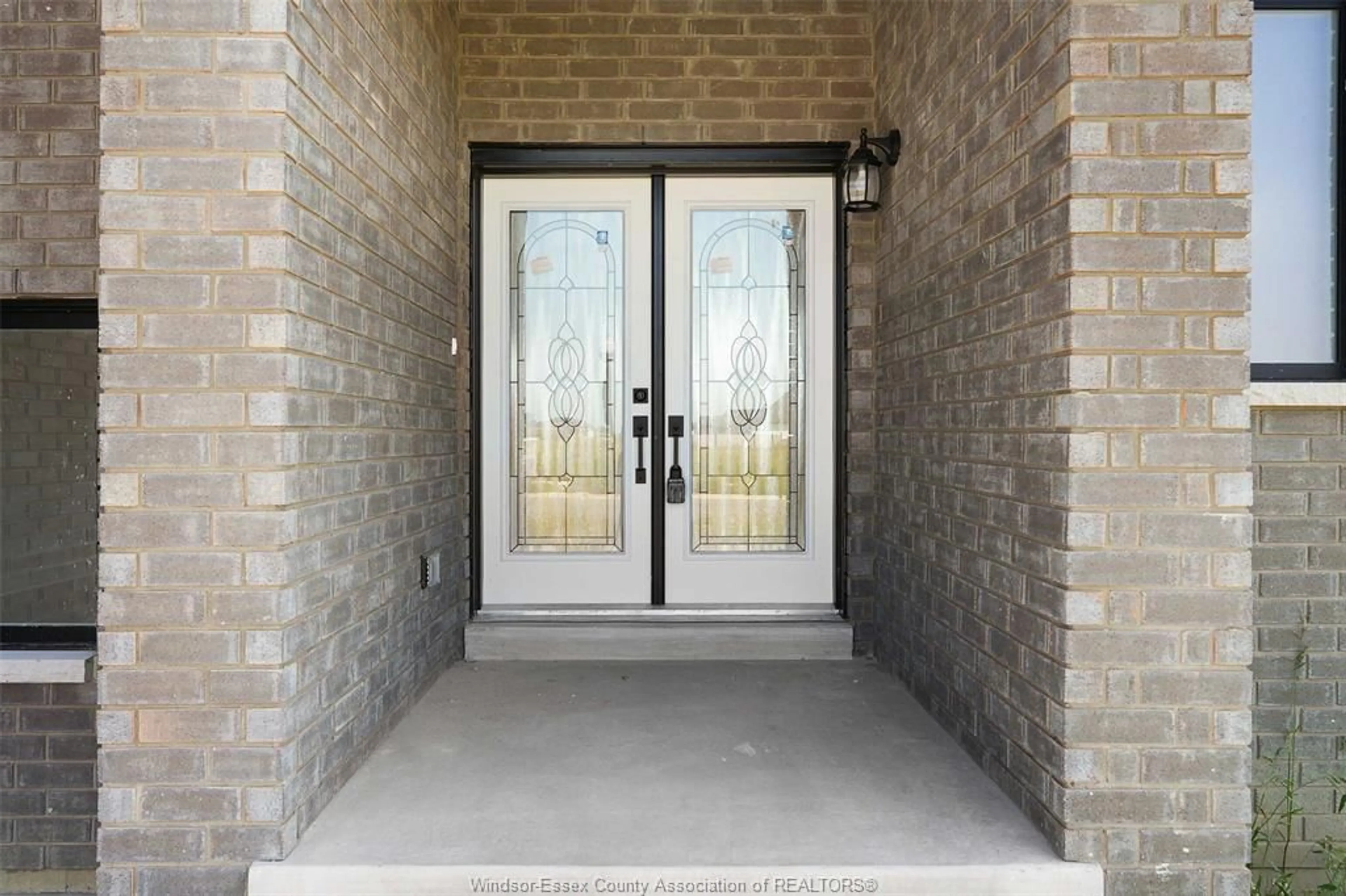 Indoor entryway for 15 CHERRY BLOSSOM Trail, Chatham Ontario N7L 0H1