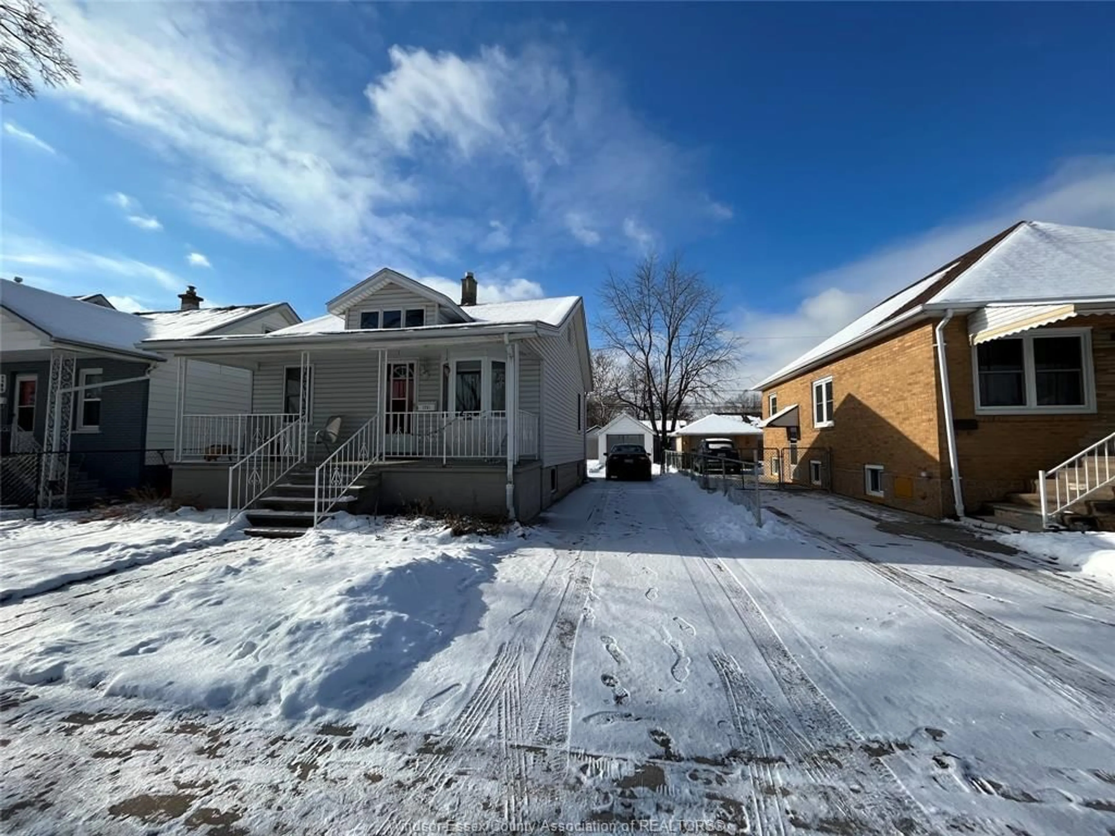 A pic from outside/outdoor area/front of a property/back of a property/a pic from drone, street for 1751 ALBERT ROAD, Windsor Ontario N8Y 3R6