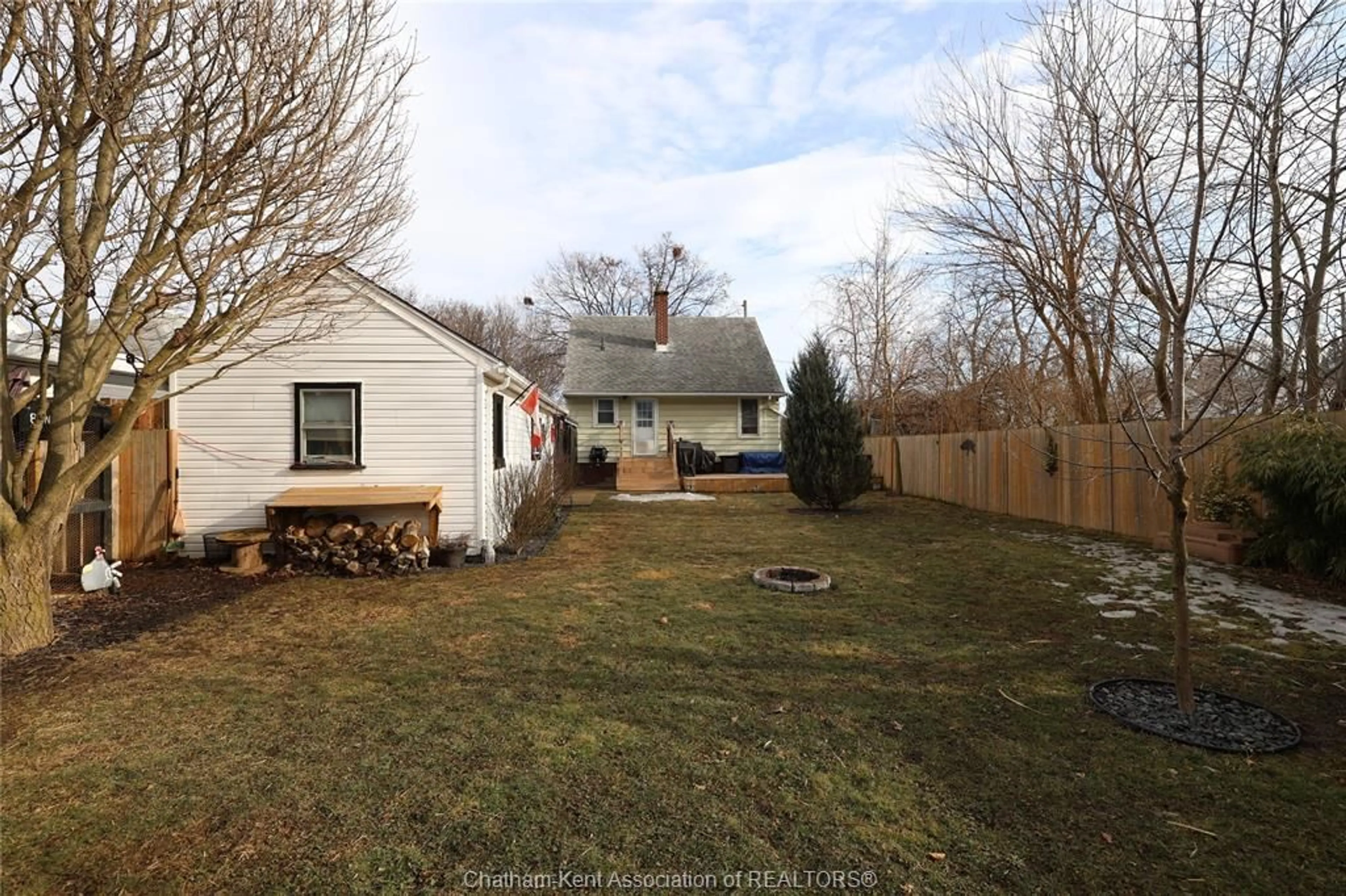 A pic from outside/outdoor area/front of a property/back of a property/a pic from drone, street for 7 Degraeve Dr, Chatham Ontario N7L1N8