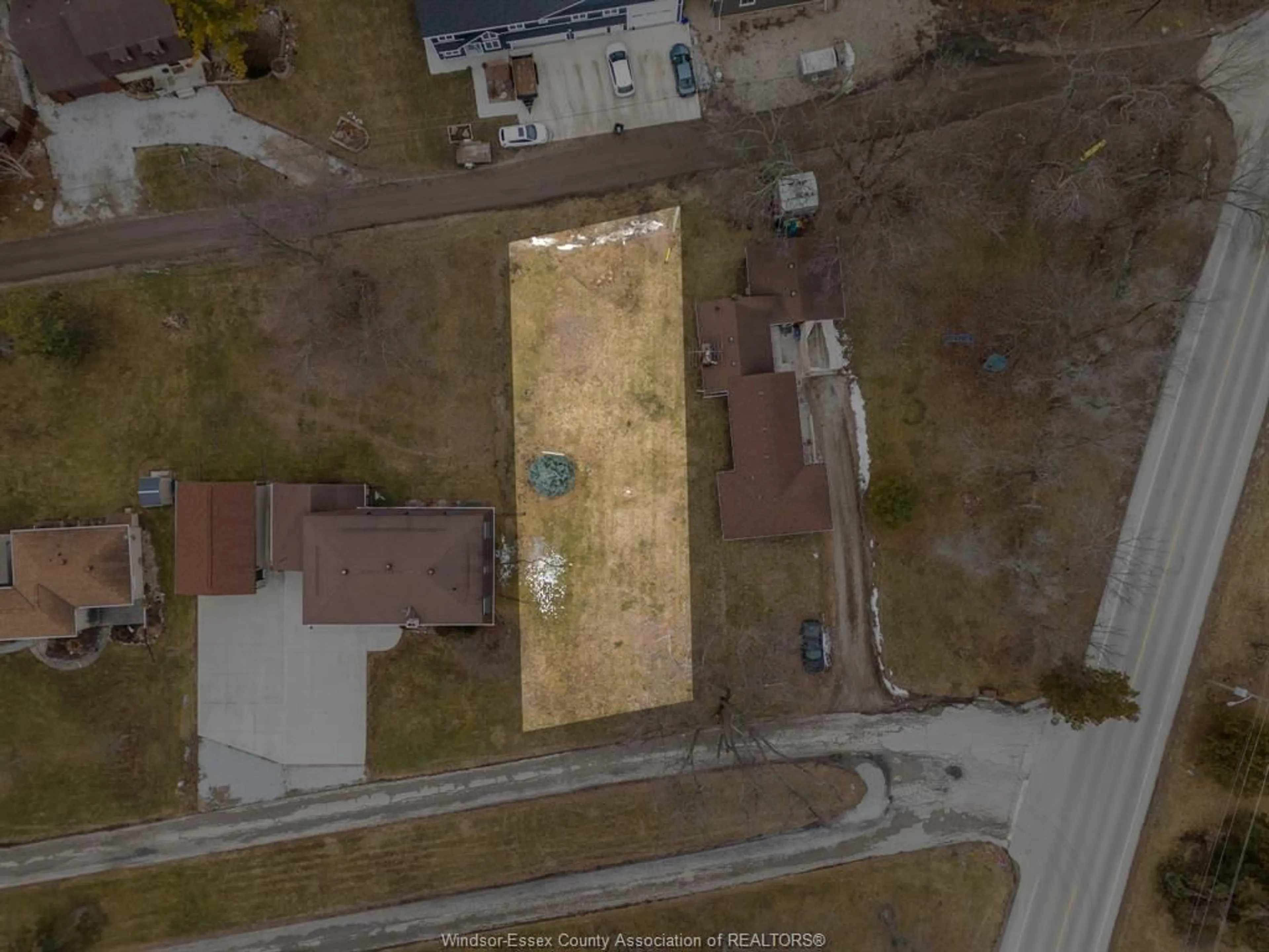 A pic from outside/outdoor area/front of a property/back of a property/a pic from drone, building for V/L McClain Blvd, Colchester North Ontario N0R1G0