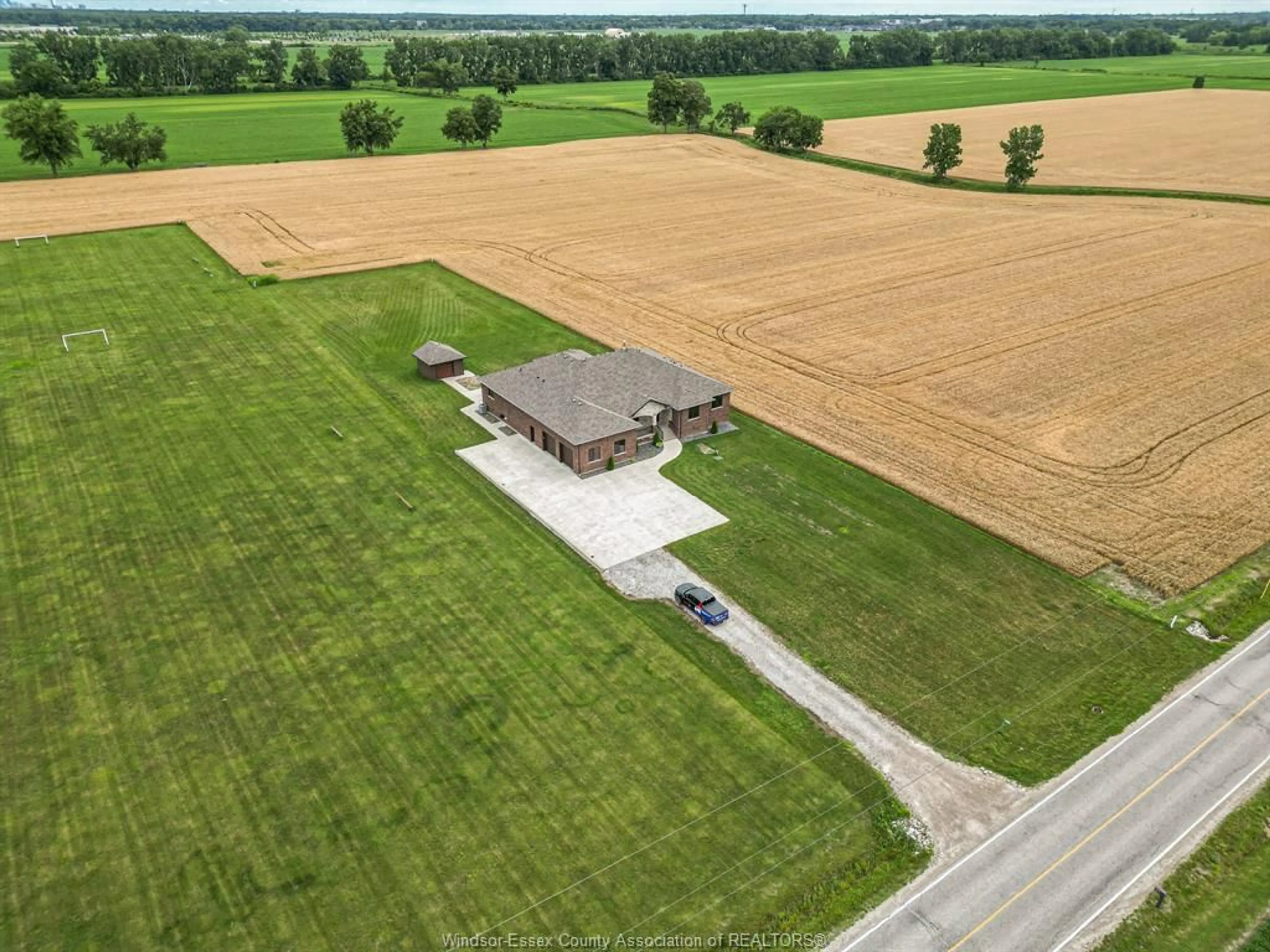 A pic from outside/outdoor area/front of a property/back of a property/a pic from drone, building for 2000 KELLY Rd, LaSalle Ontario N9H 0J8