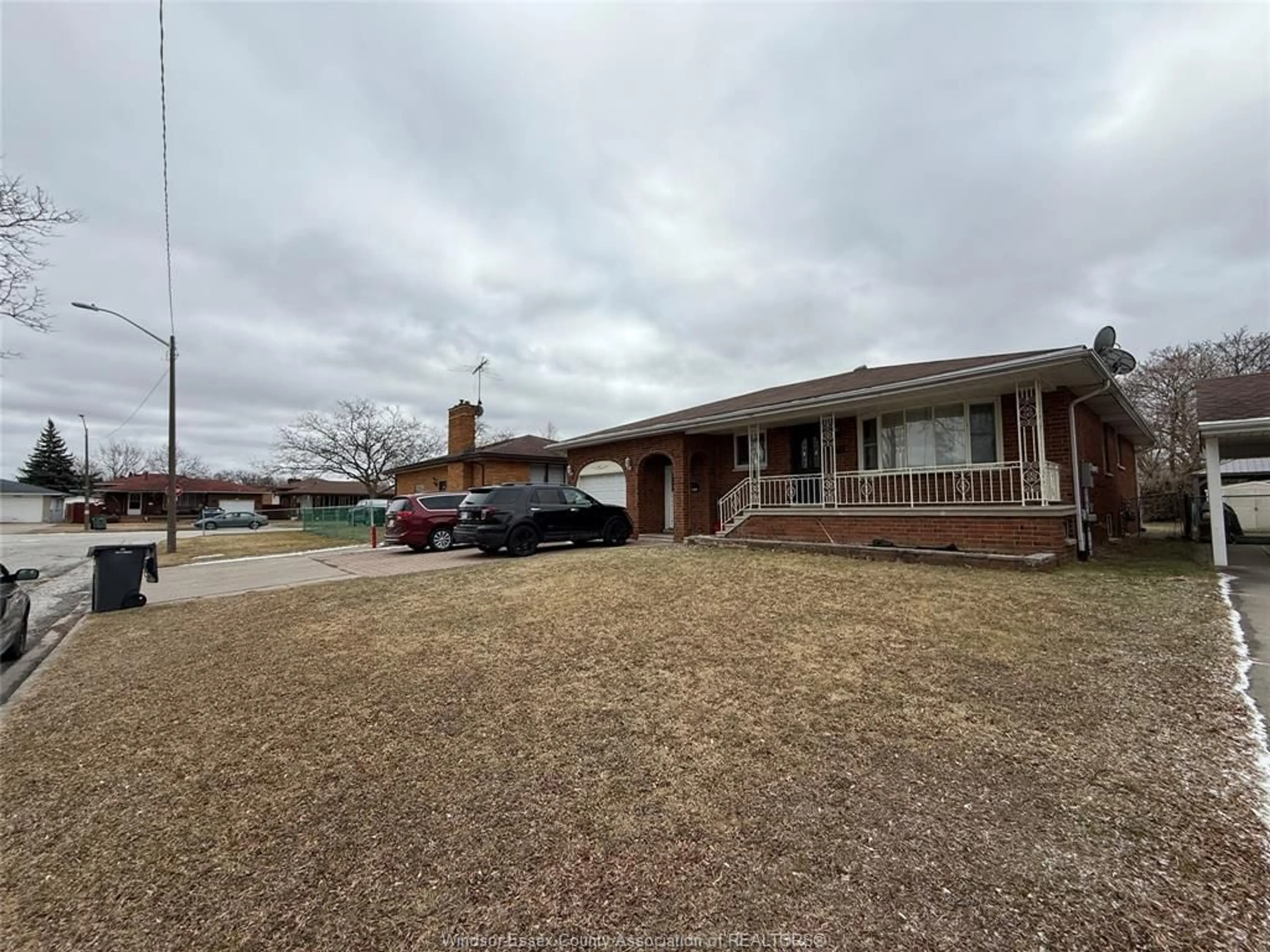 A pic from outside/outdoor area/front of a property/back of a property/a pic from drone, street for 3175 Stillmeadow, Windsor Ontario N8R1N2