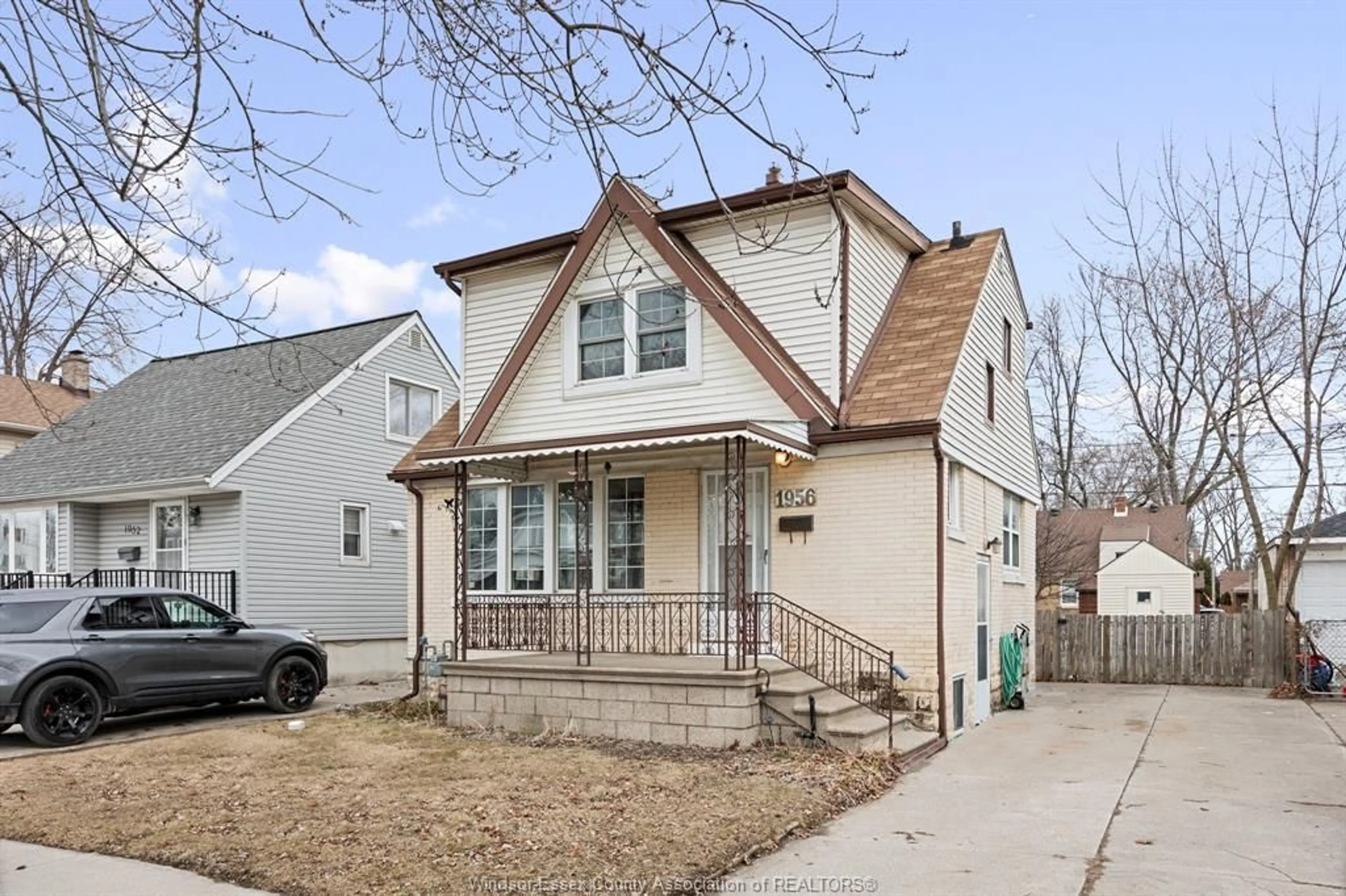 Home with vinyl exterior material, street for 1956 FRANCOIS, Windsor Ontario N8W 4S8