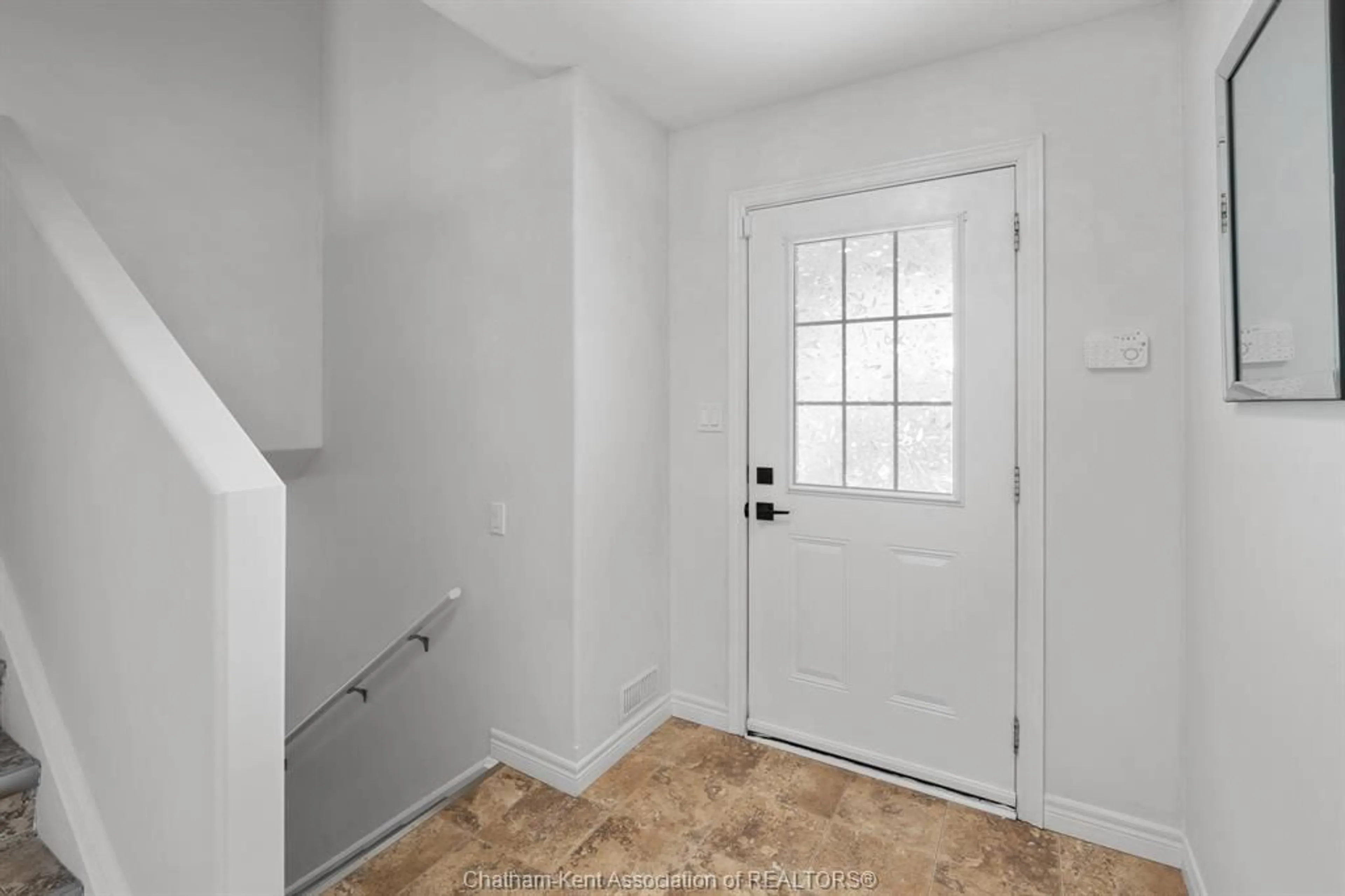 Indoor entryway for 113 Anger St, Blenheim Ontario N0P1A0