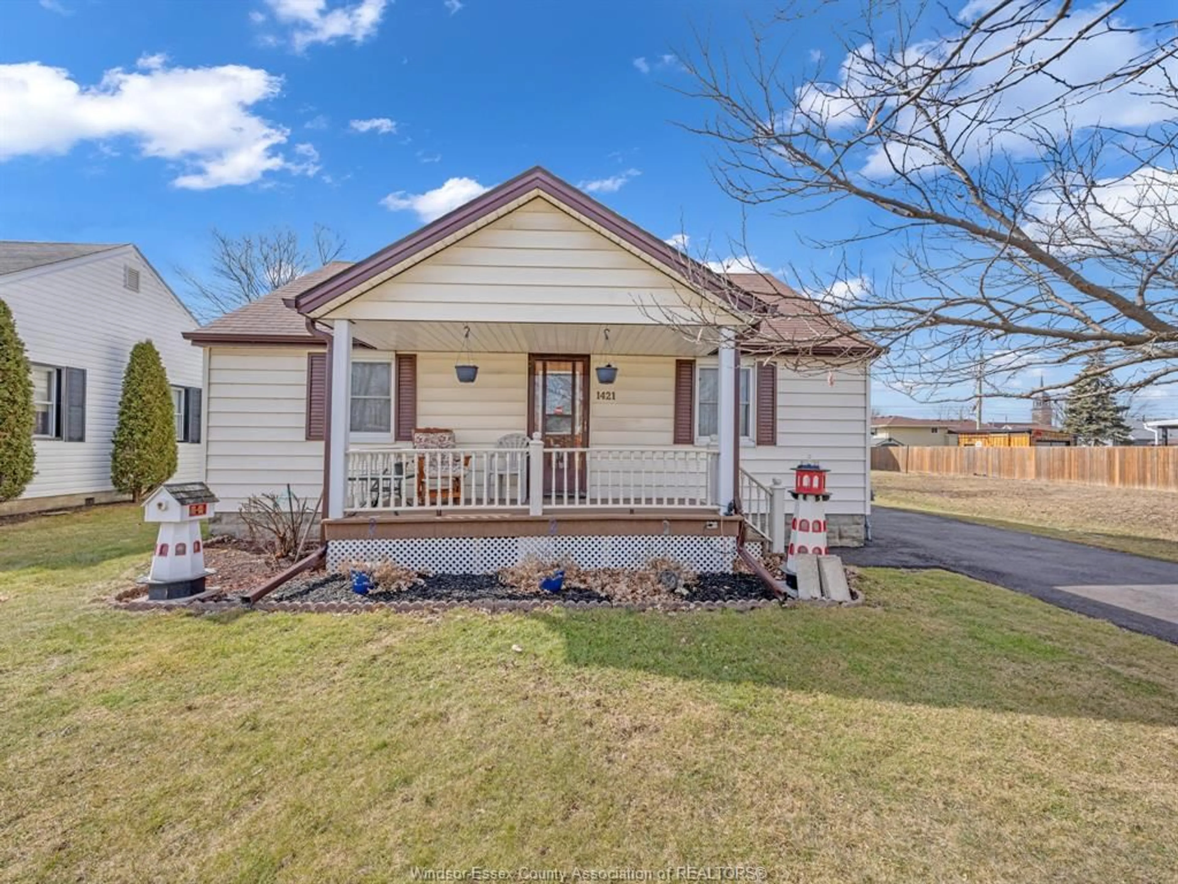 Home with vinyl exterior material, street for 1421 BEDELL, Tecumseh Ontario N8N 2A9