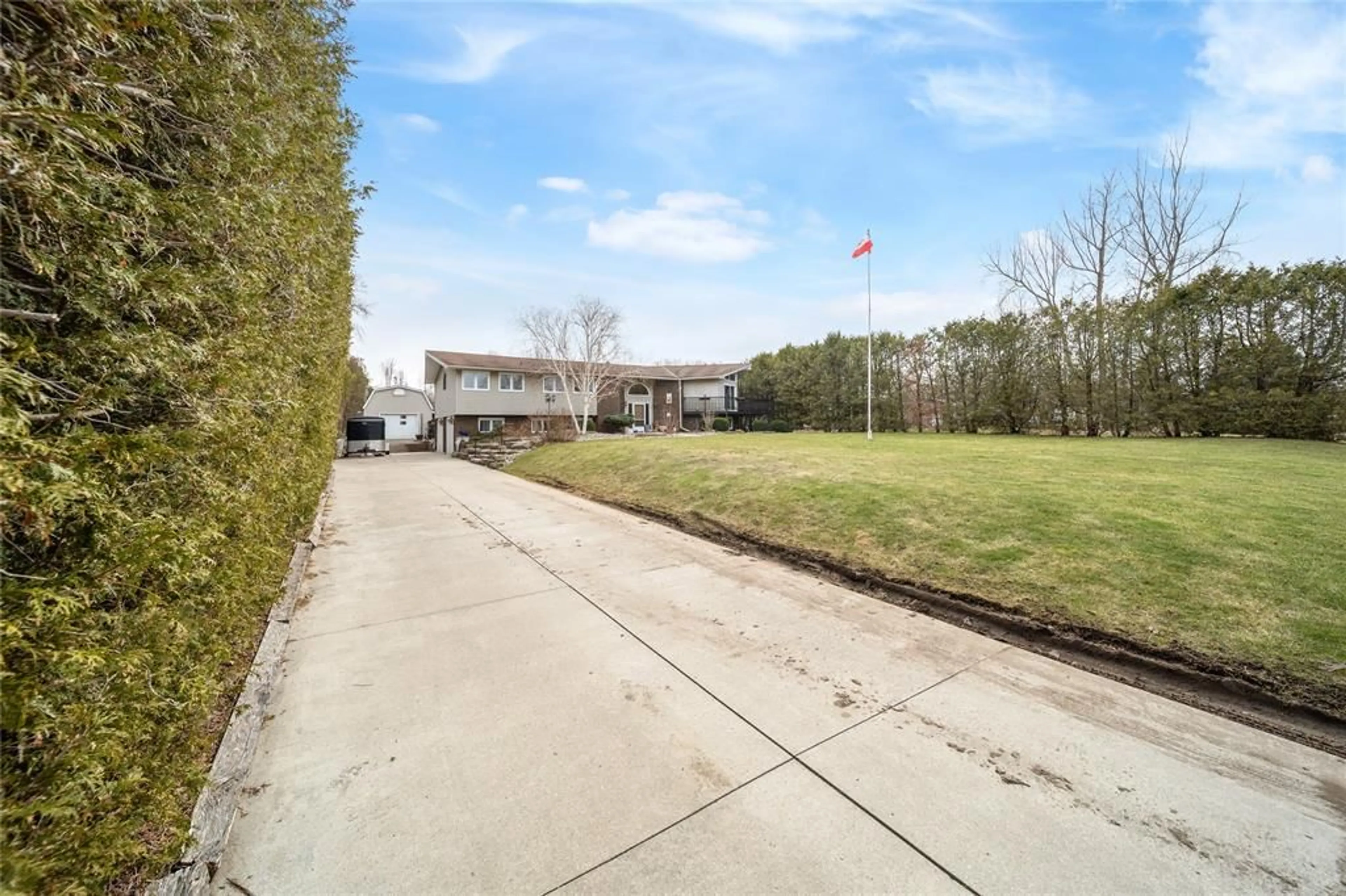 Unknown for 4307 BLUEPOINT Dr, Plympton-Wyoming Ontario N0N1J6
