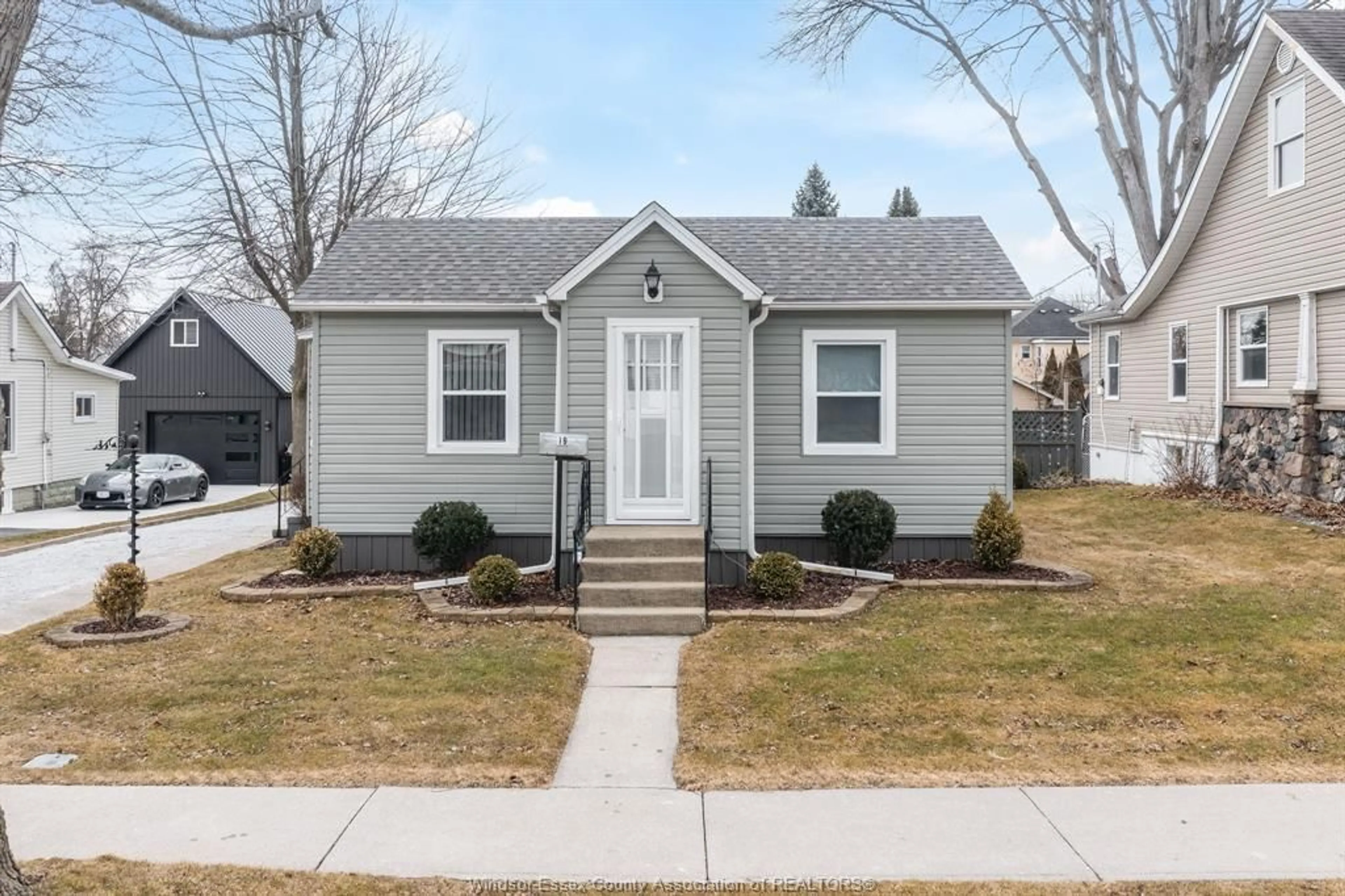 Home with vinyl exterior material, street for 19 MCLEAN, Kingsville Ontario N9Y1X7