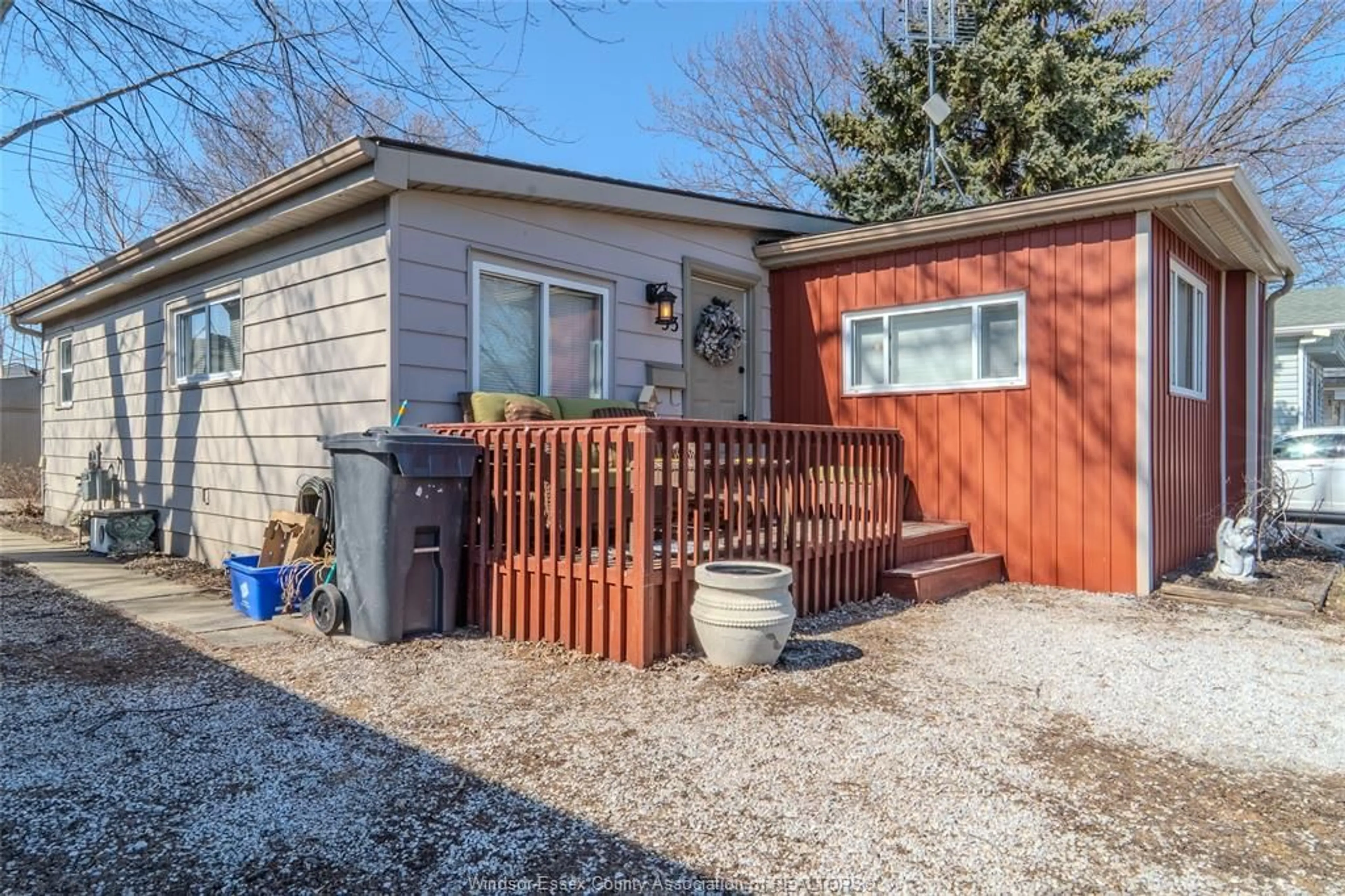 Shed for 33 Regina Dr, Lakeshore Ontario N8N 2P6