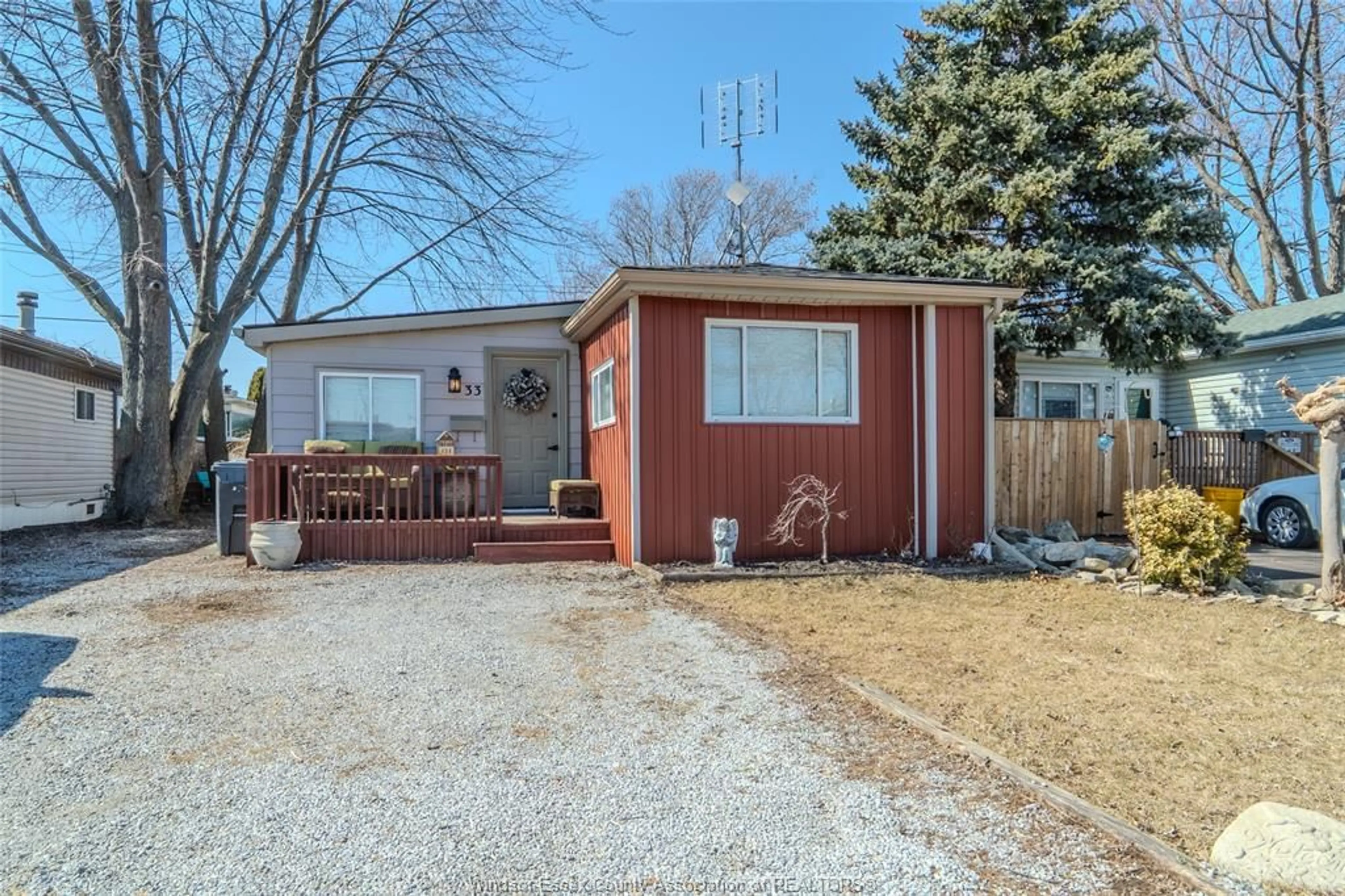 Shed for 33 Regina Dr, Lakeshore Ontario N8N 2P6