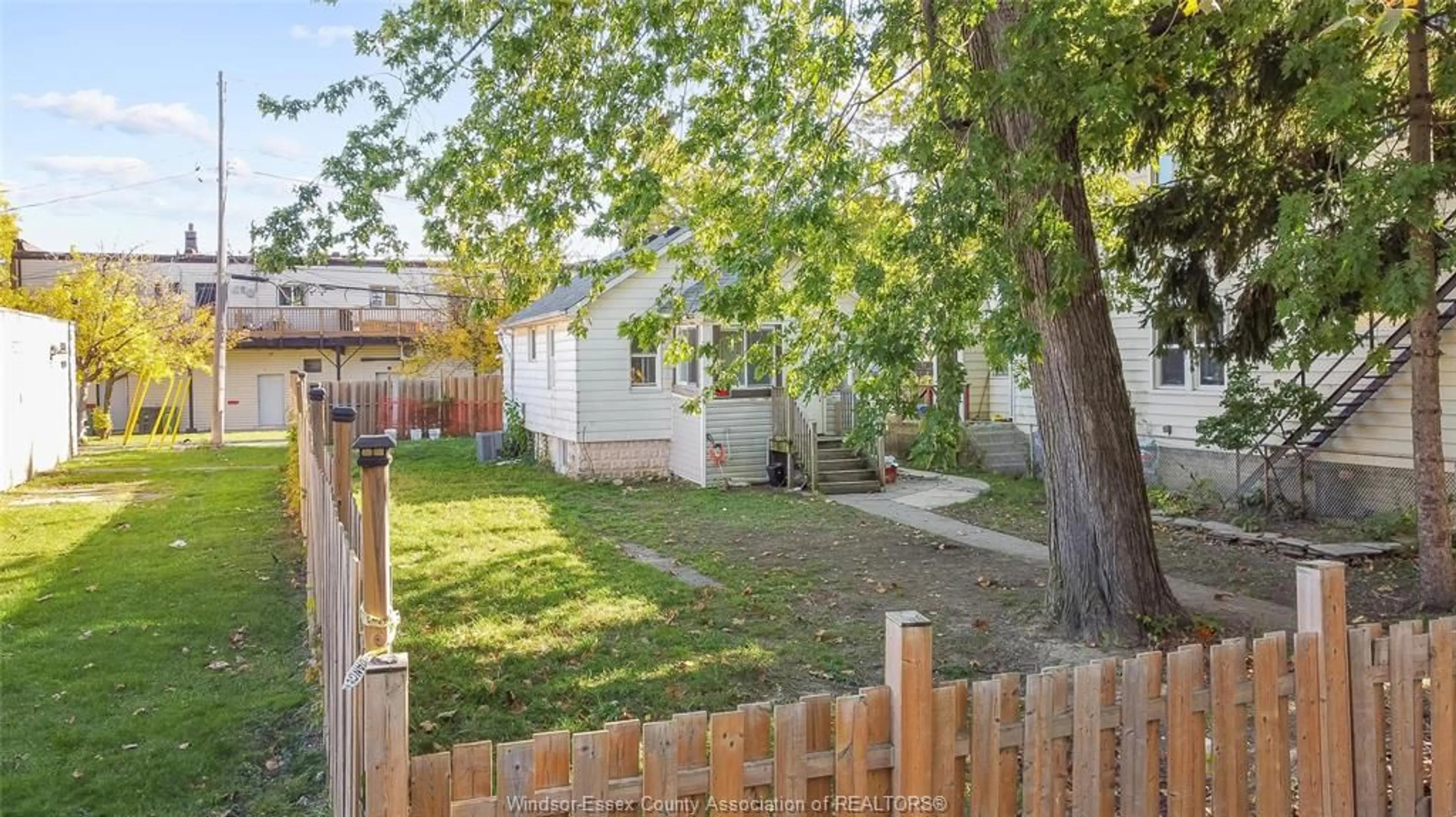 Patio, street for 1016 HICKORY, Windsor Ontario N8Y 3S1