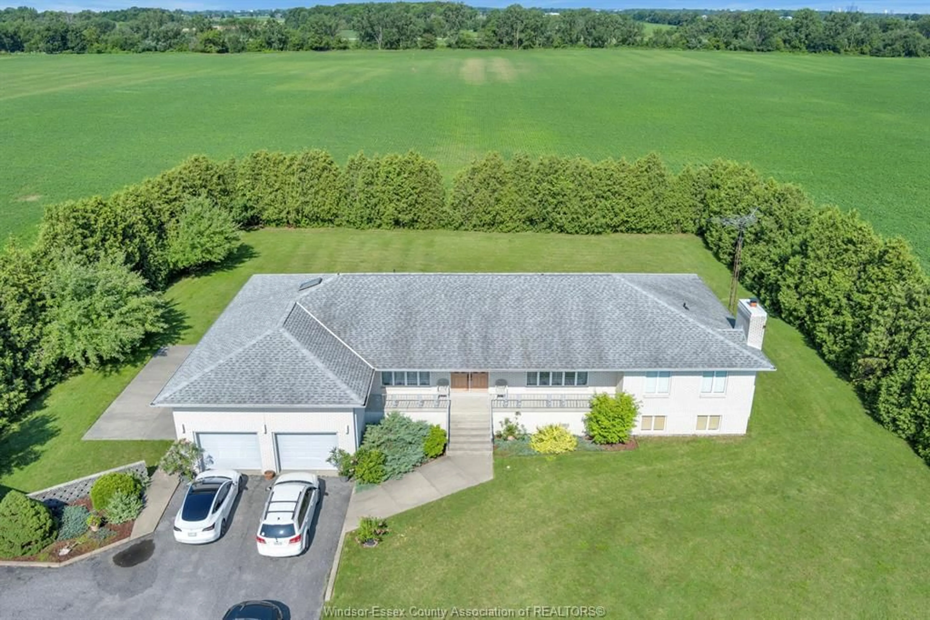 A pic from outside/outdoor area/front of a property/back of a property/a pic from drone, building for 4155 MANNING Rd, Tecumseh Ontario N0R 1K0