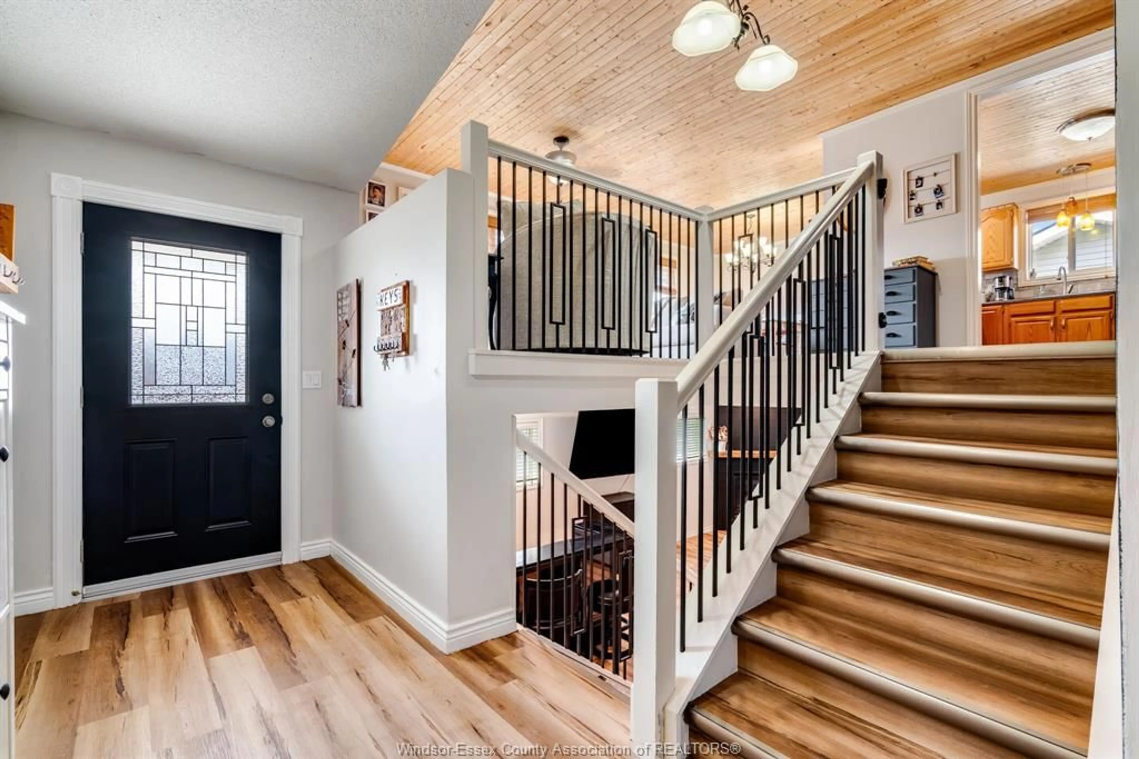 Indoor entryway for 274 Maple Ave, Harrow Ontario N0R1G0