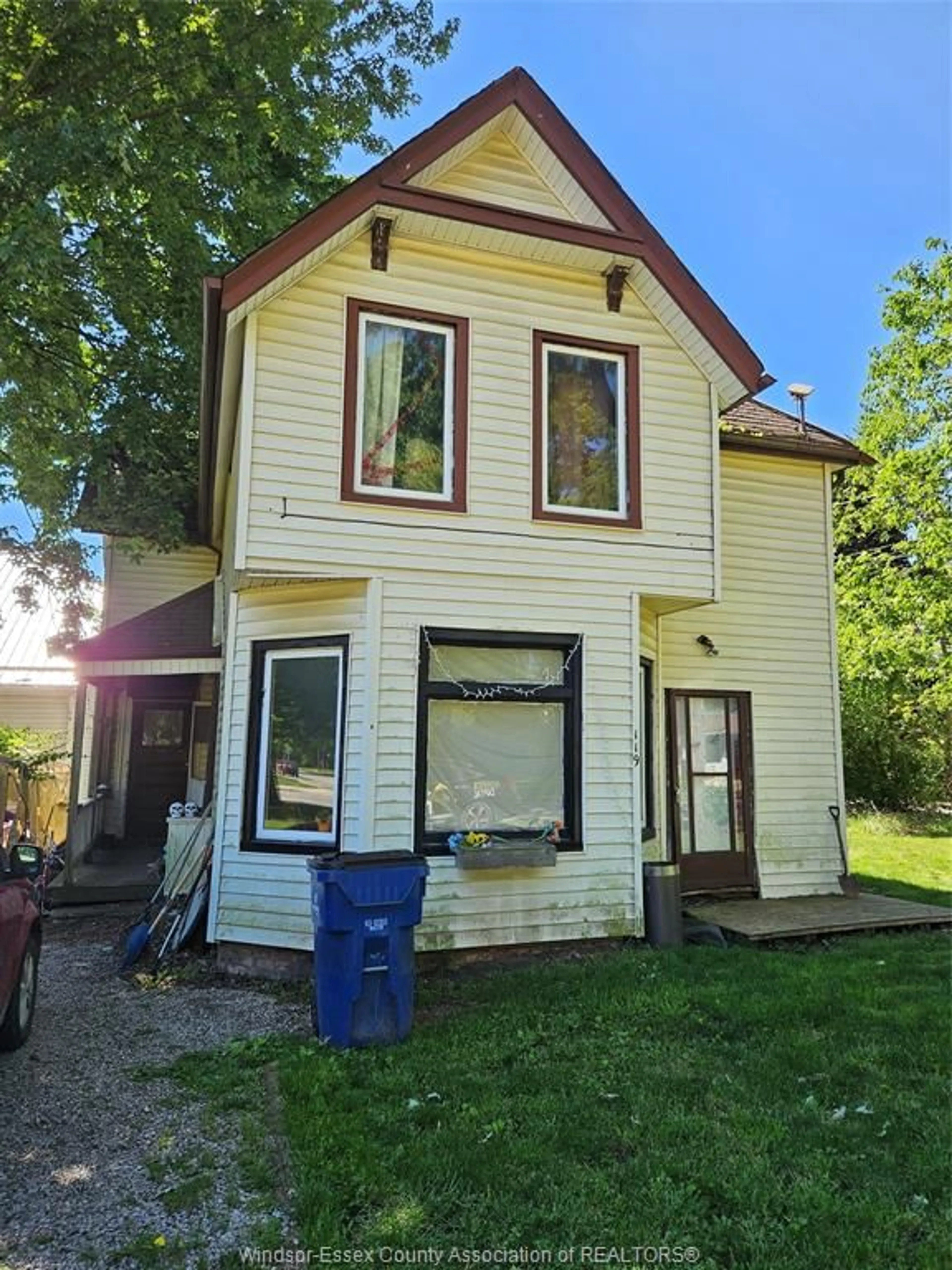 Home with vinyl exterior material, building for 119 CHESTNUT St, Bothwell Ontario N0P 1C0