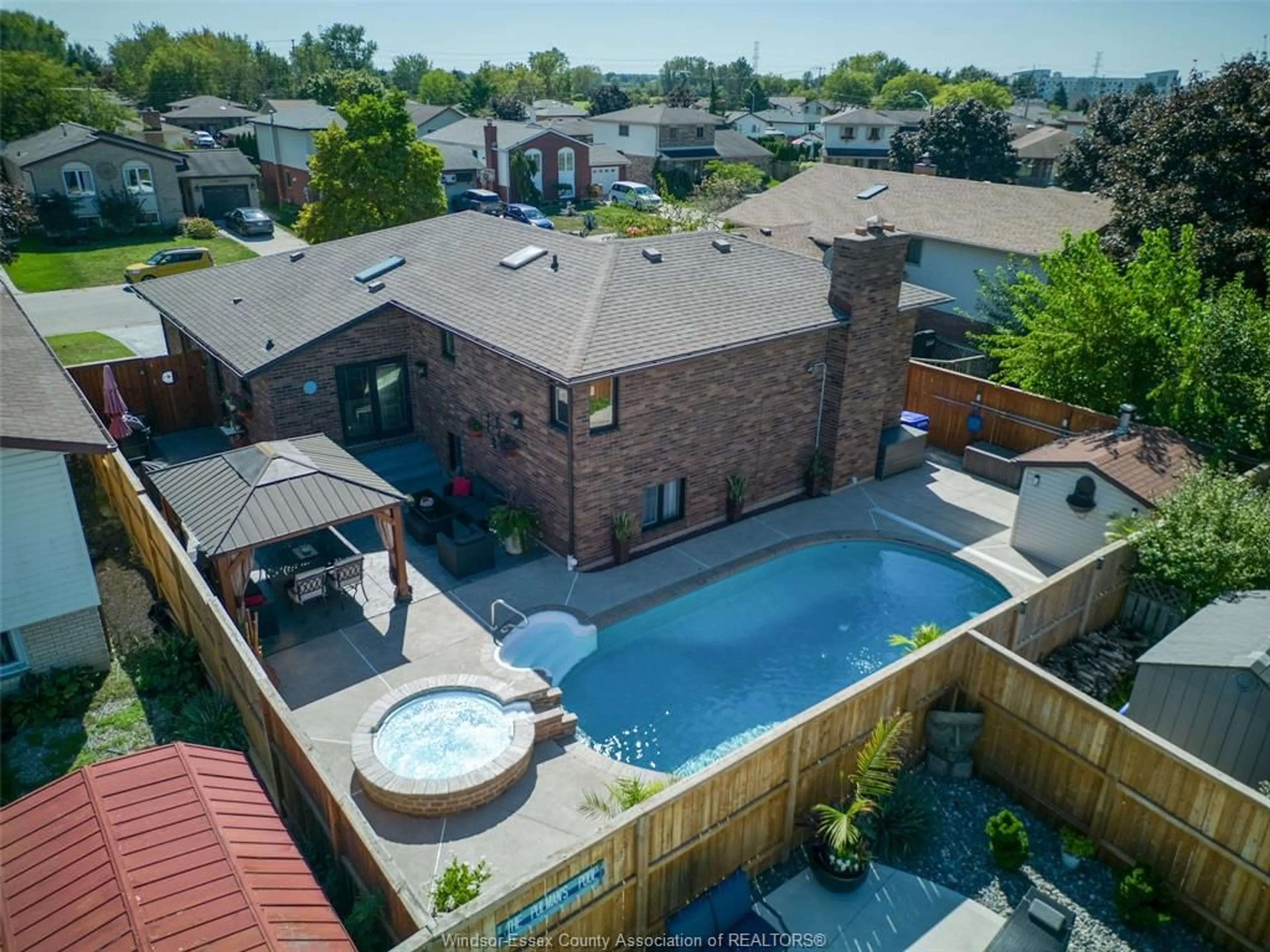 A pic from outside/outdoor area/front of a property/back of a property/a pic from drone, unknown for 1863 HEATHERSTONE Way, LaSalle Ontario N9H 2G1