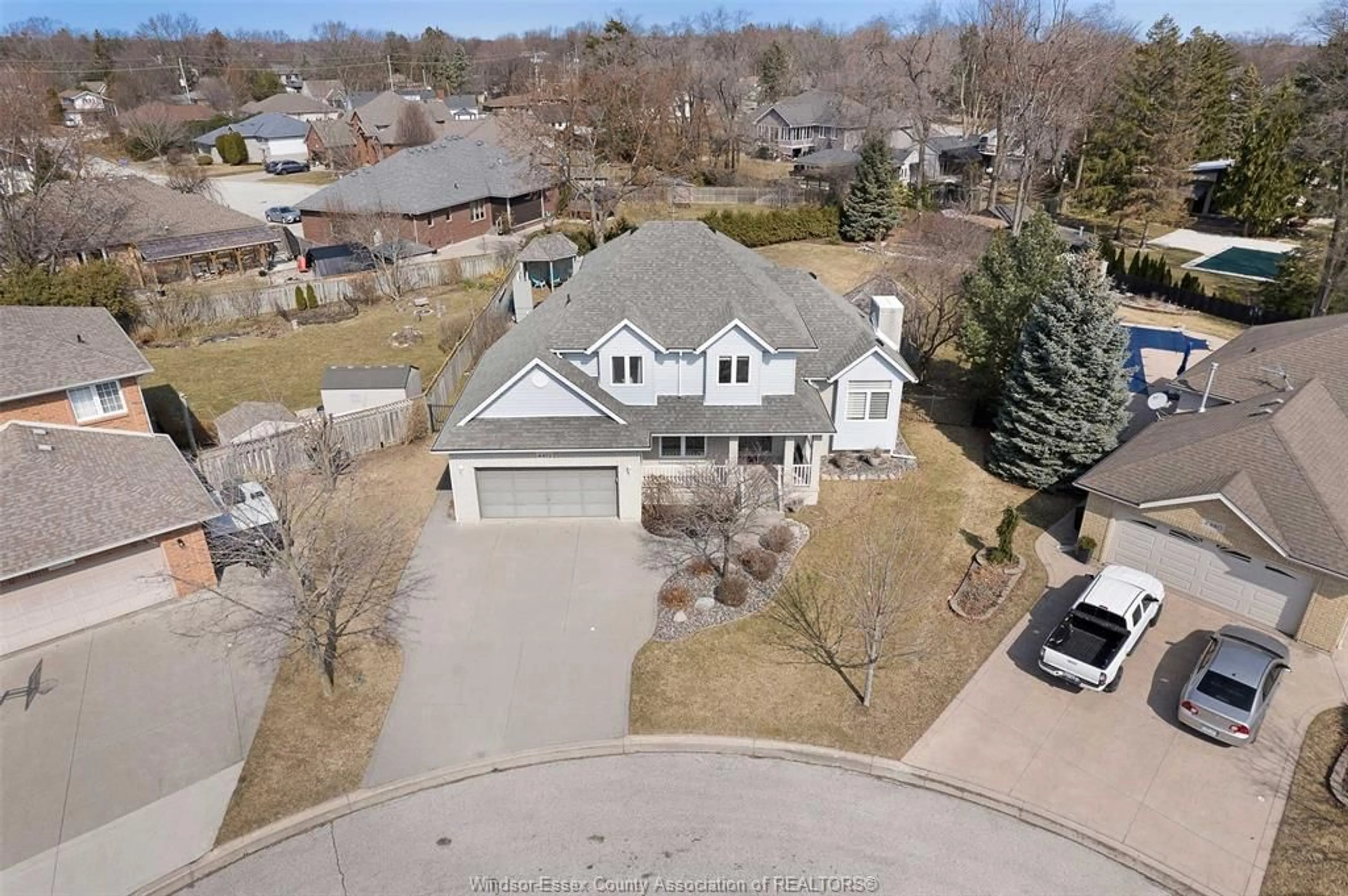 A pic from outside/outdoor area/front of a property/back of a property/a pic from drone, street for 4472 HUNT CLUB Cres, Windsor Ontario N9G 2P6