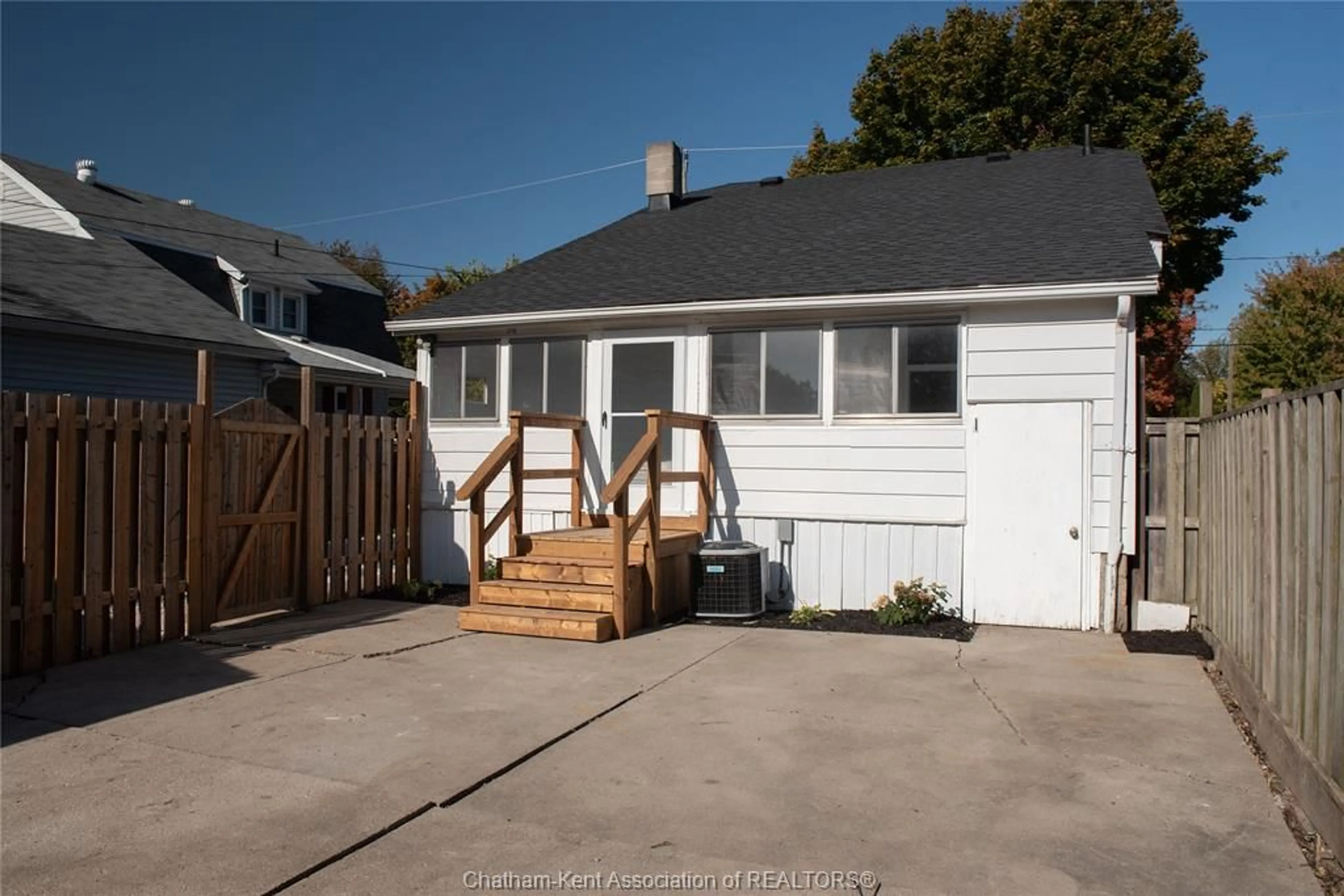 Unknown for 250 Forest St, Chatham Ontario N7L2A9
