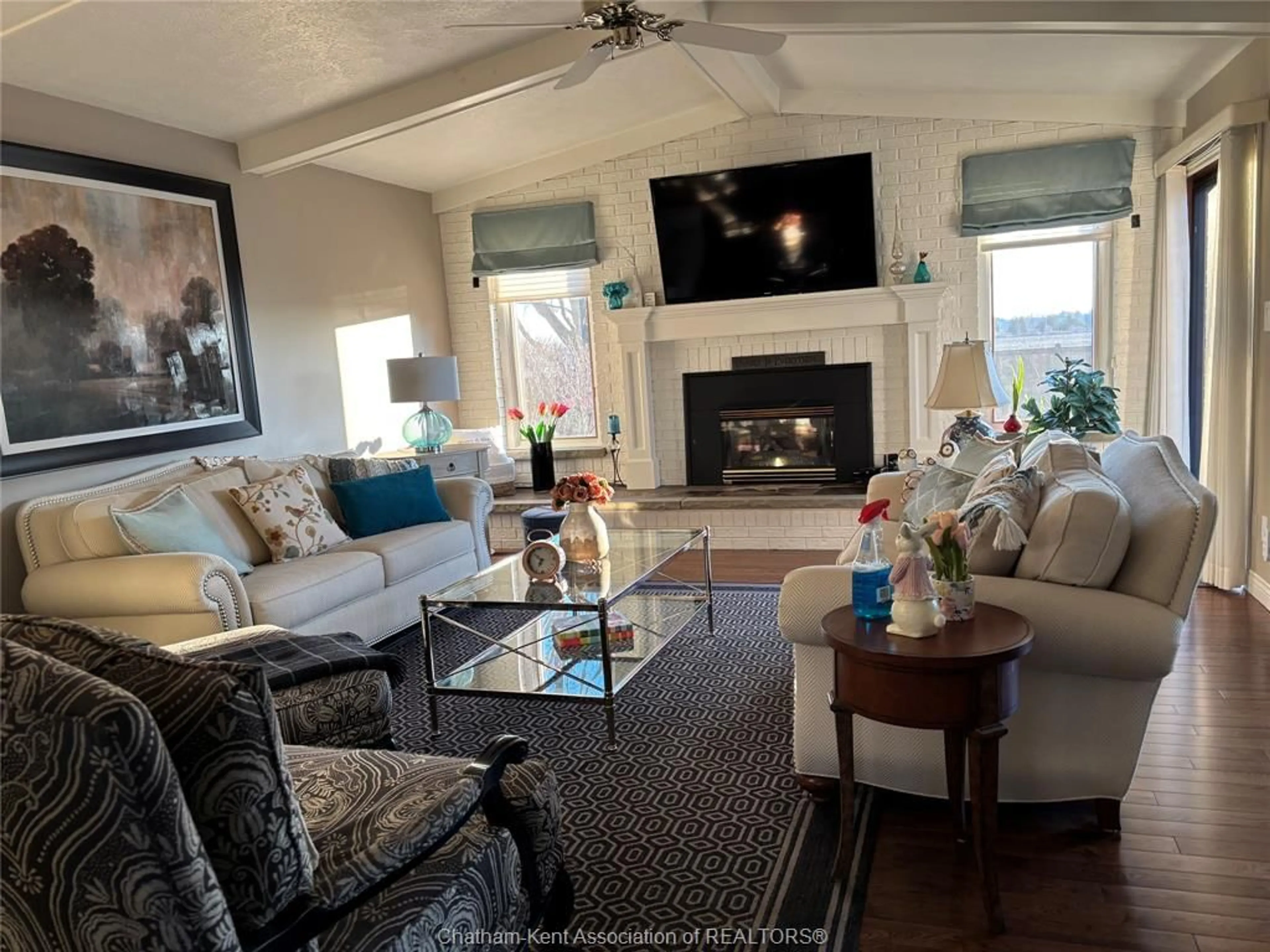 Living room with furniture, unknown for 22872 EAST LAWN Rd, Chatham Ontario N7M 5J4