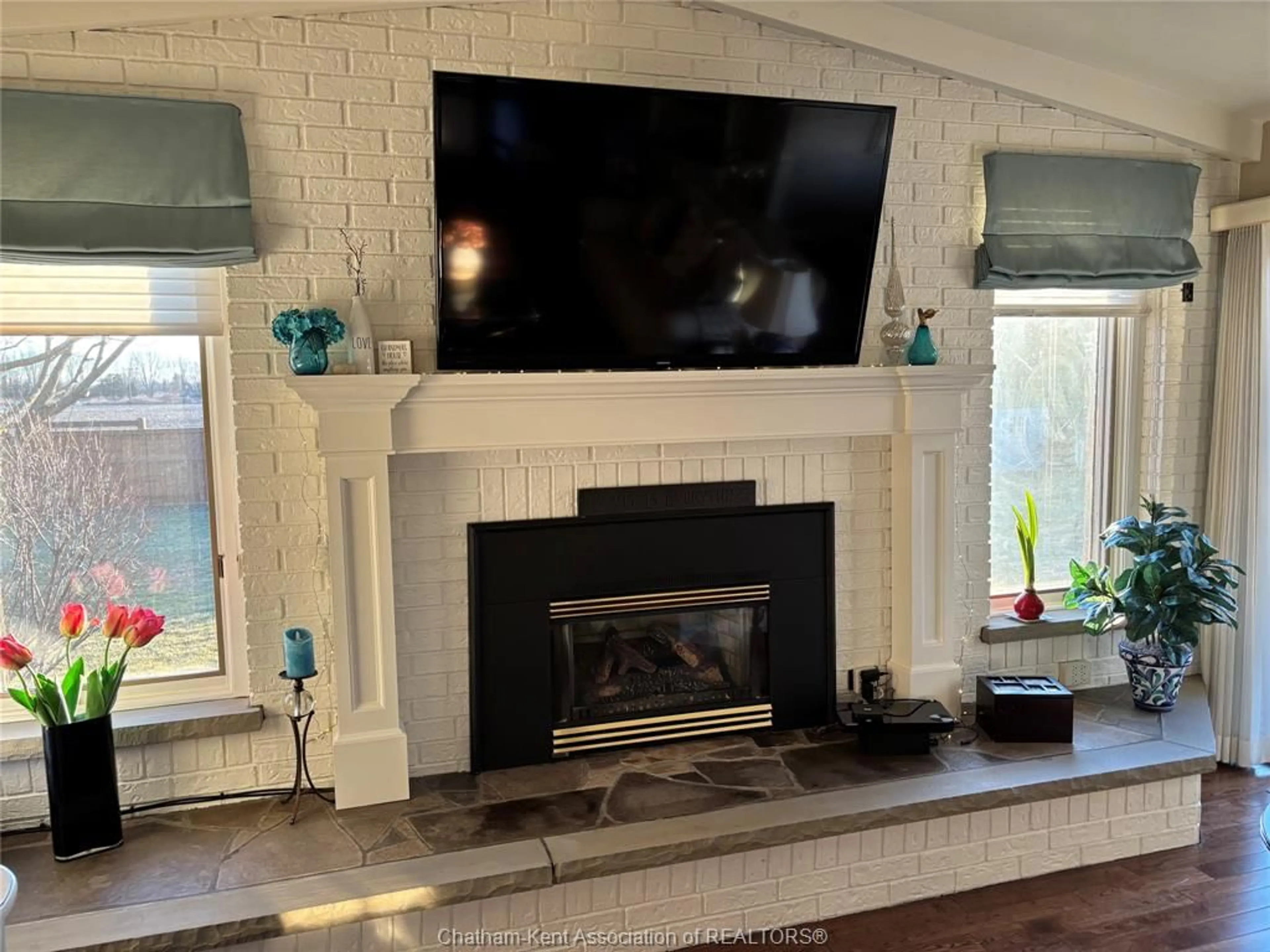 Home theater for 22872 EAST LAWN Rd, Chatham Ontario N7M 5J4