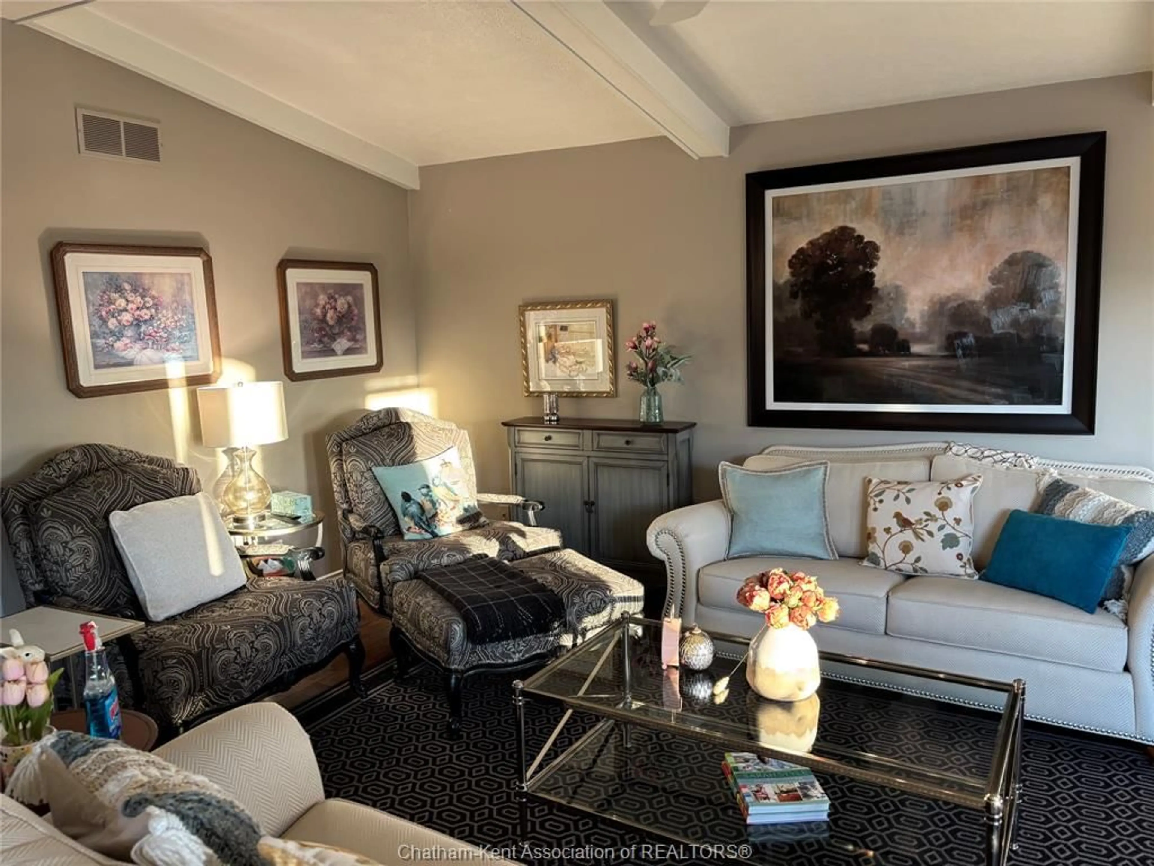 Living room with furniture, unknown for 22872 EAST LAWN Rd, Chatham Ontario N7M 5J4