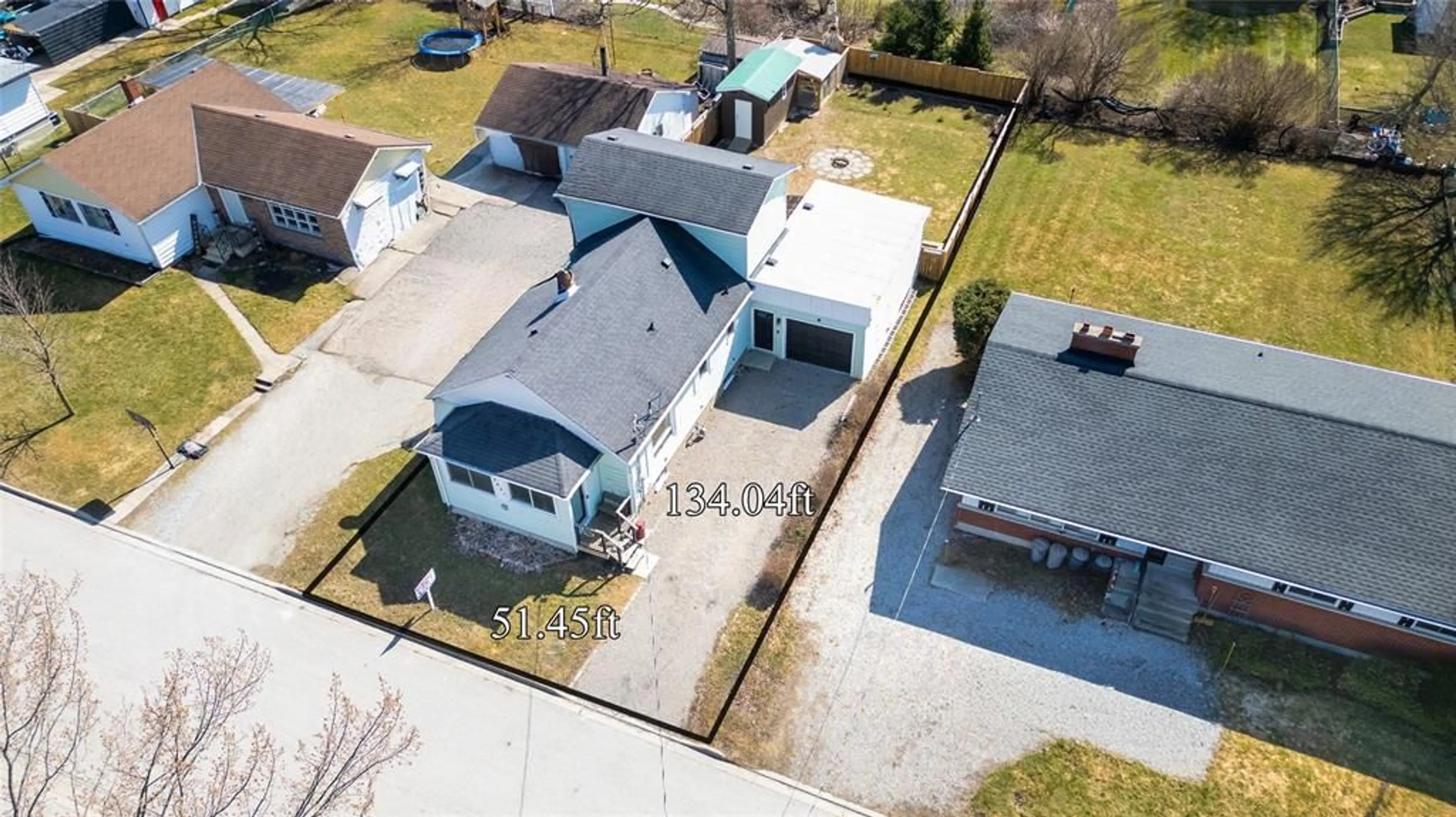 A pic from outside/outdoor area/front of a property/back of a property/a pic from drone, street for 2431 BOSWELL St, St Clair Ontario N0N 1B0