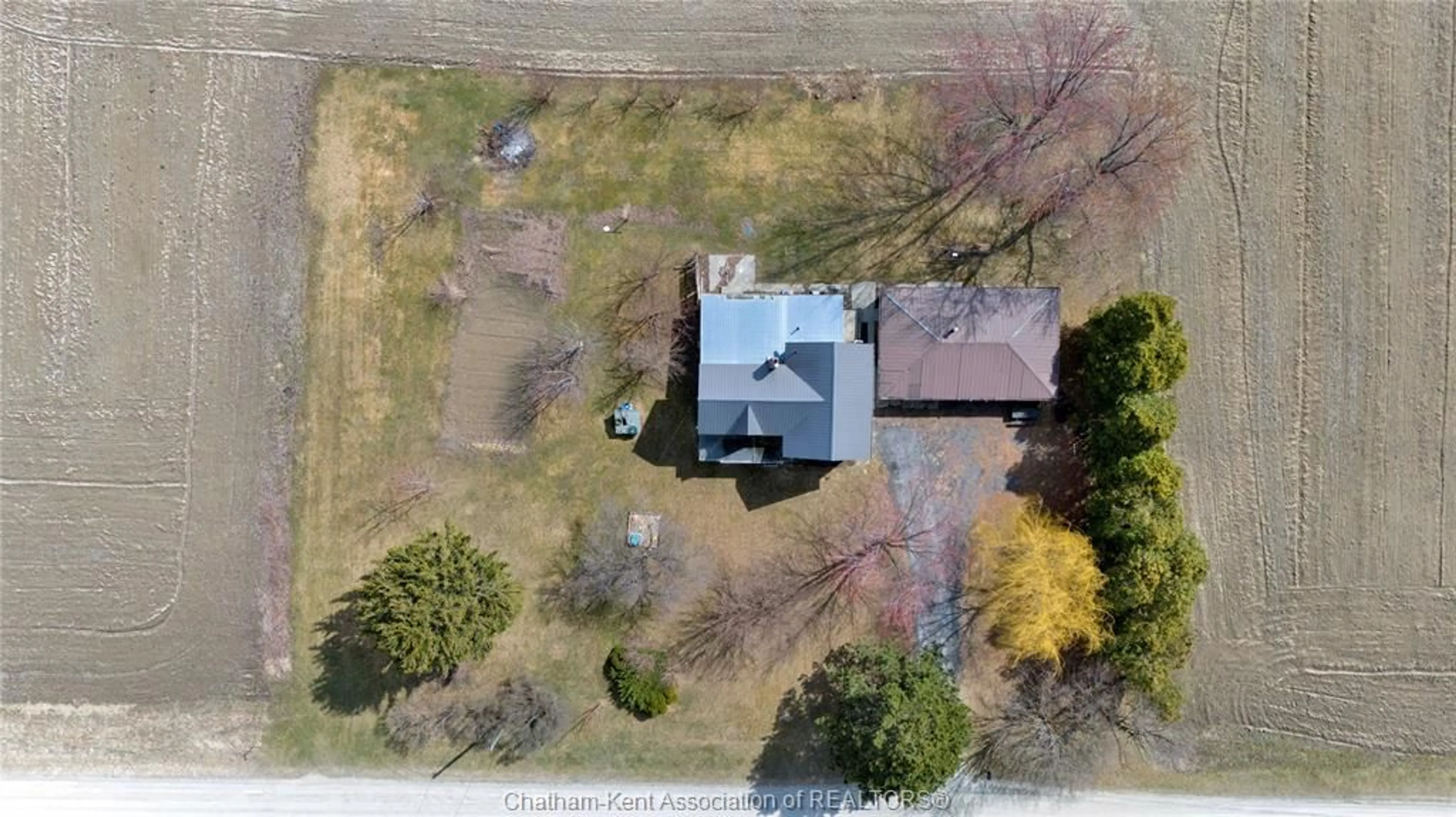 A pic from outside/outdoor area/front of a property/back of a property/a pic from drone, building for 10234 Cedar Hedge Line, Dresden Ontario N0P 1M0