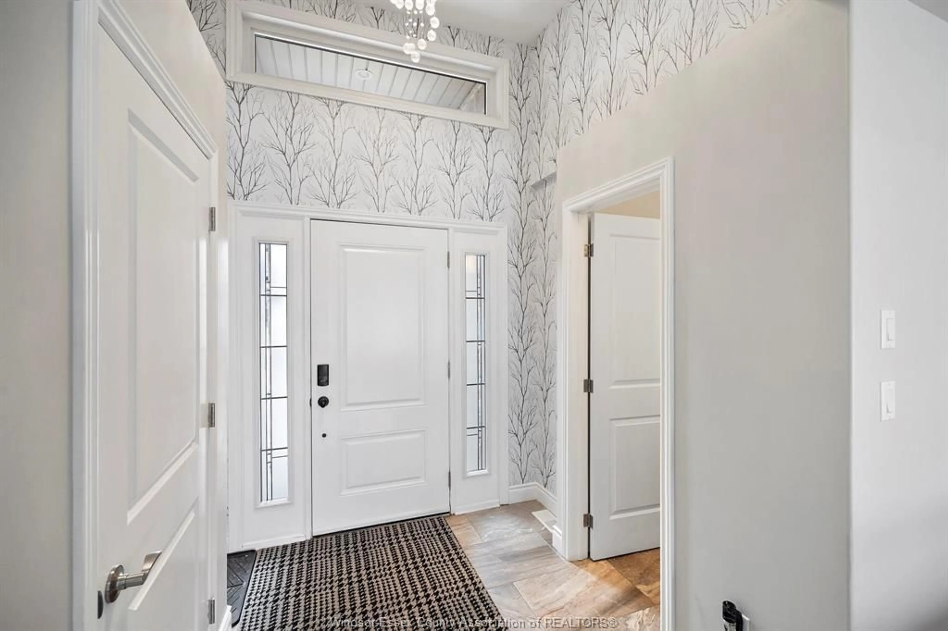 Indoor entryway for 1565 OUTRAM, LaSalle Ontario N9J 3M3