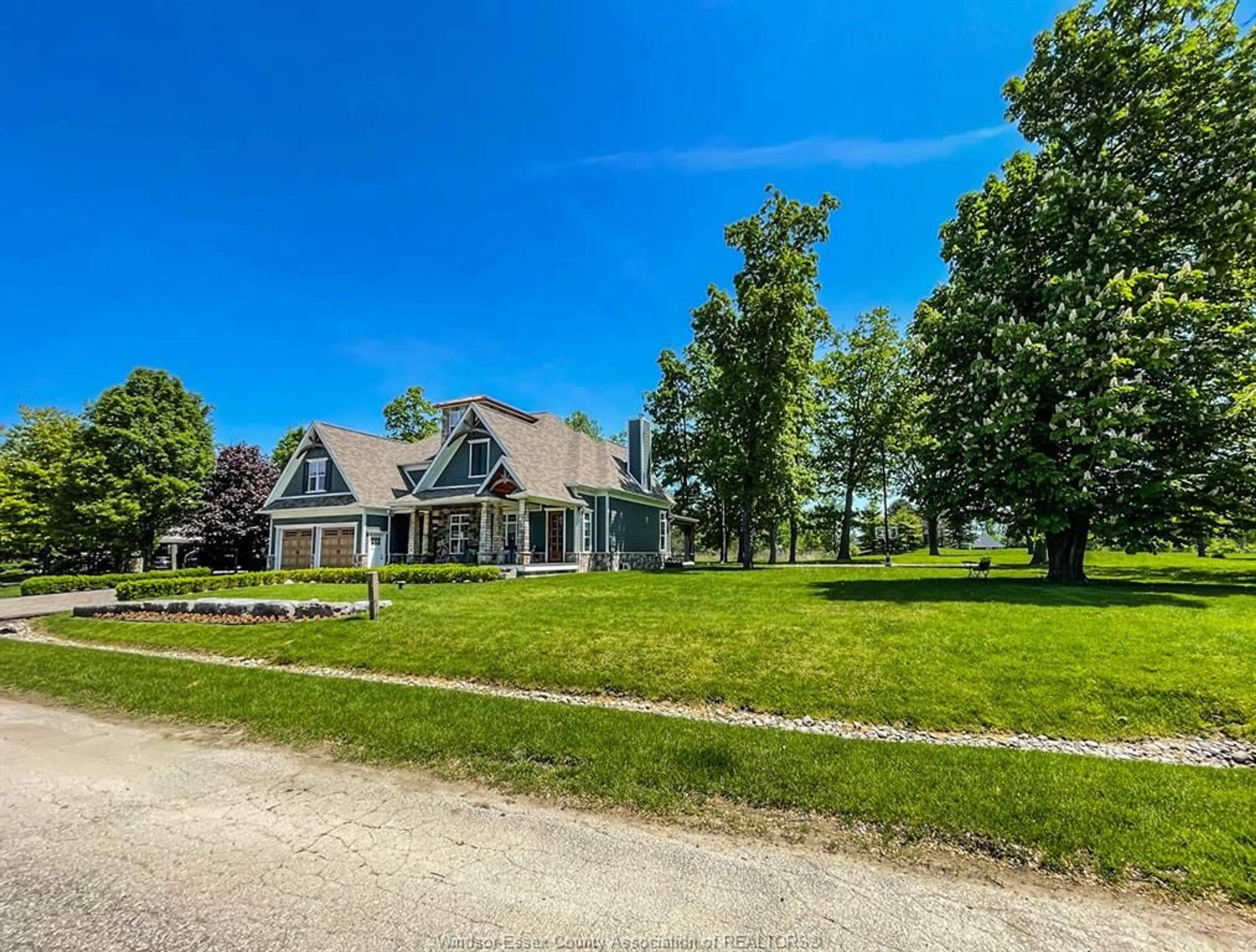 A pic from outside/outdoor area/front of a property/back of a property/a pic from drone, unknown for 333 CRYSTAL BAY Dr, Amherstburg Ontario N9V 4A7