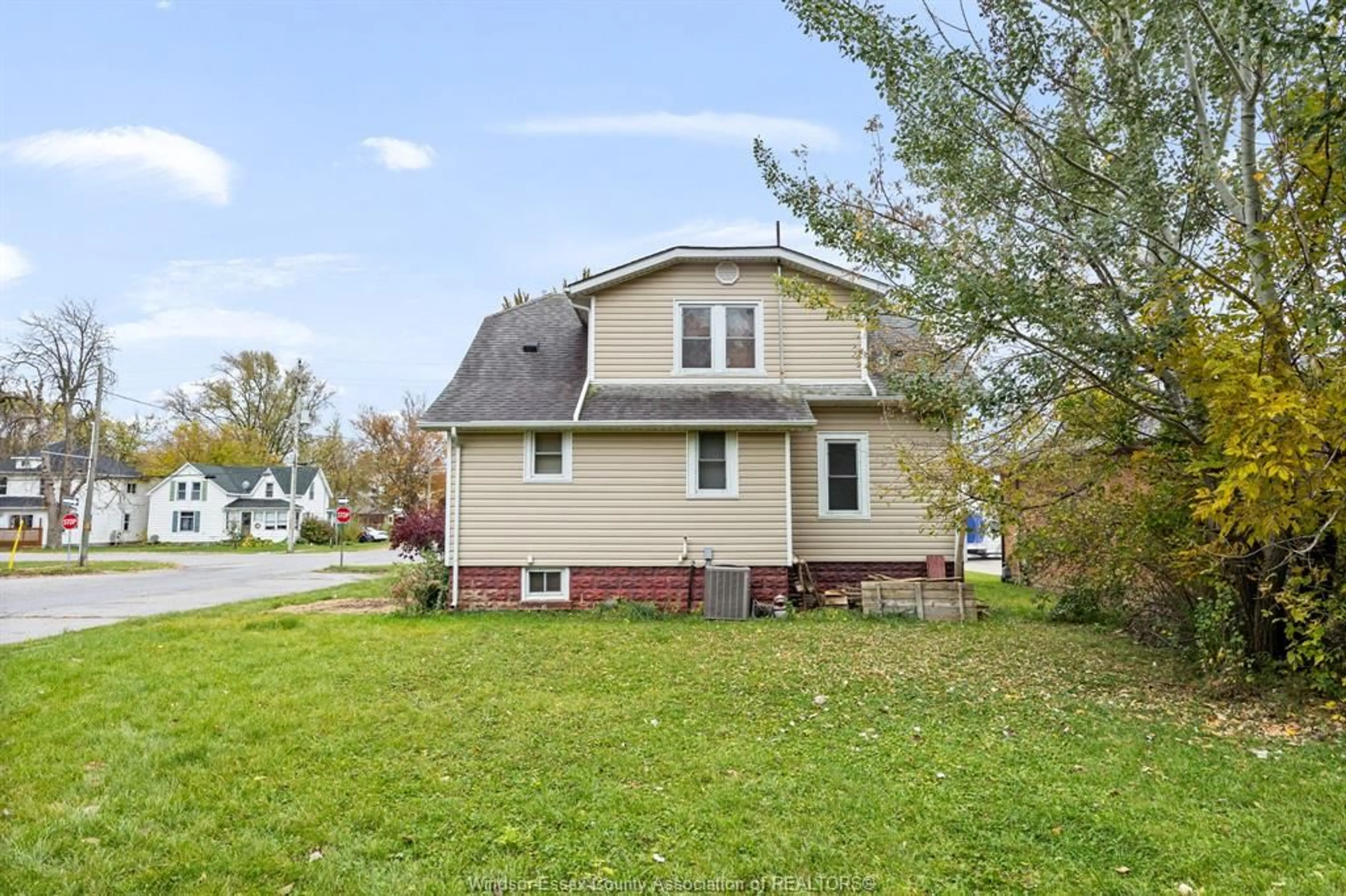 Home with vinyl exterior material, street for 557 ST. CHARLES St, Belle River Ontario N0R 1A0