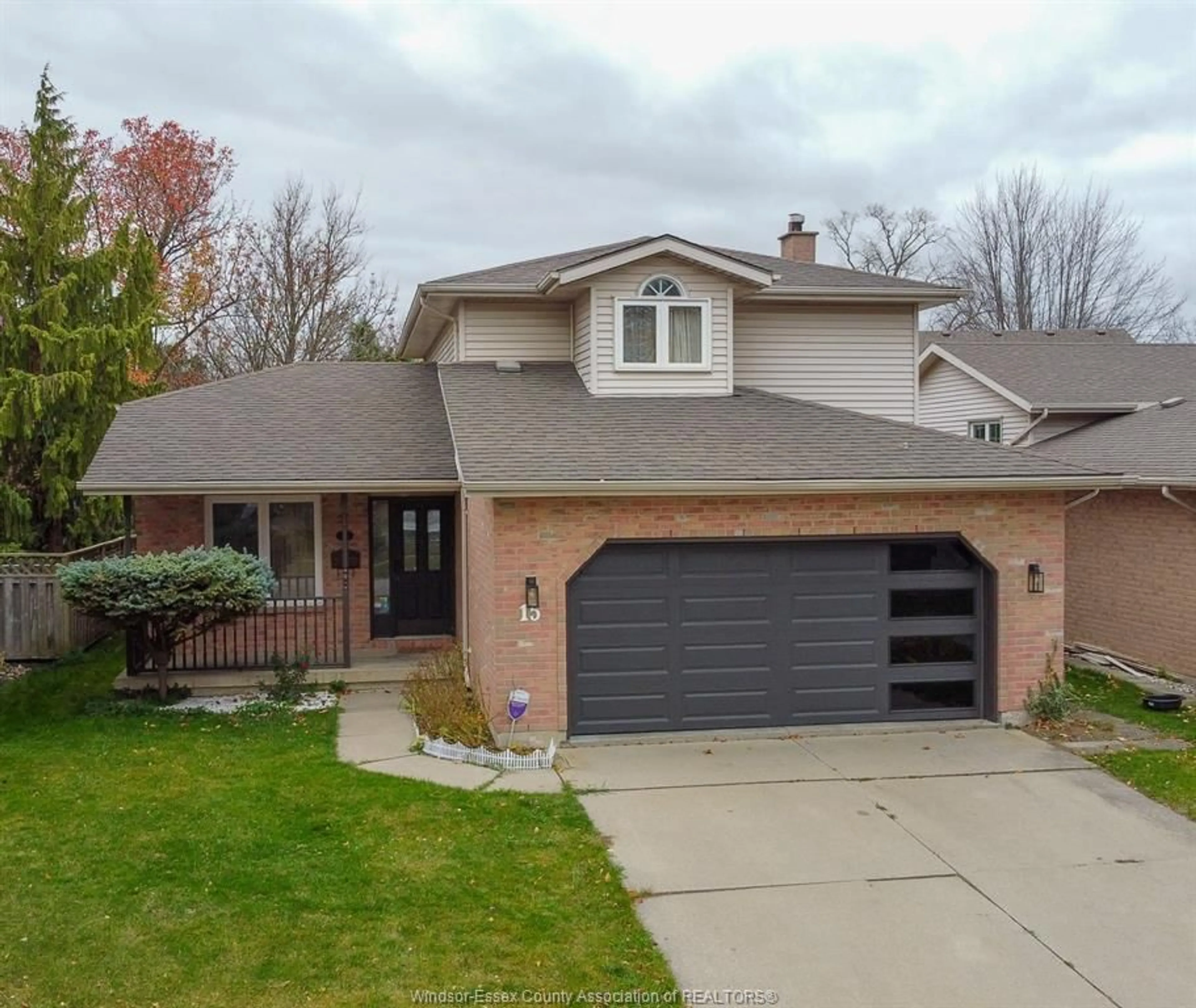 Home with brick exterior material, street for 15 TURQUOISE Crt, Chatham Ontario N7M 6G8