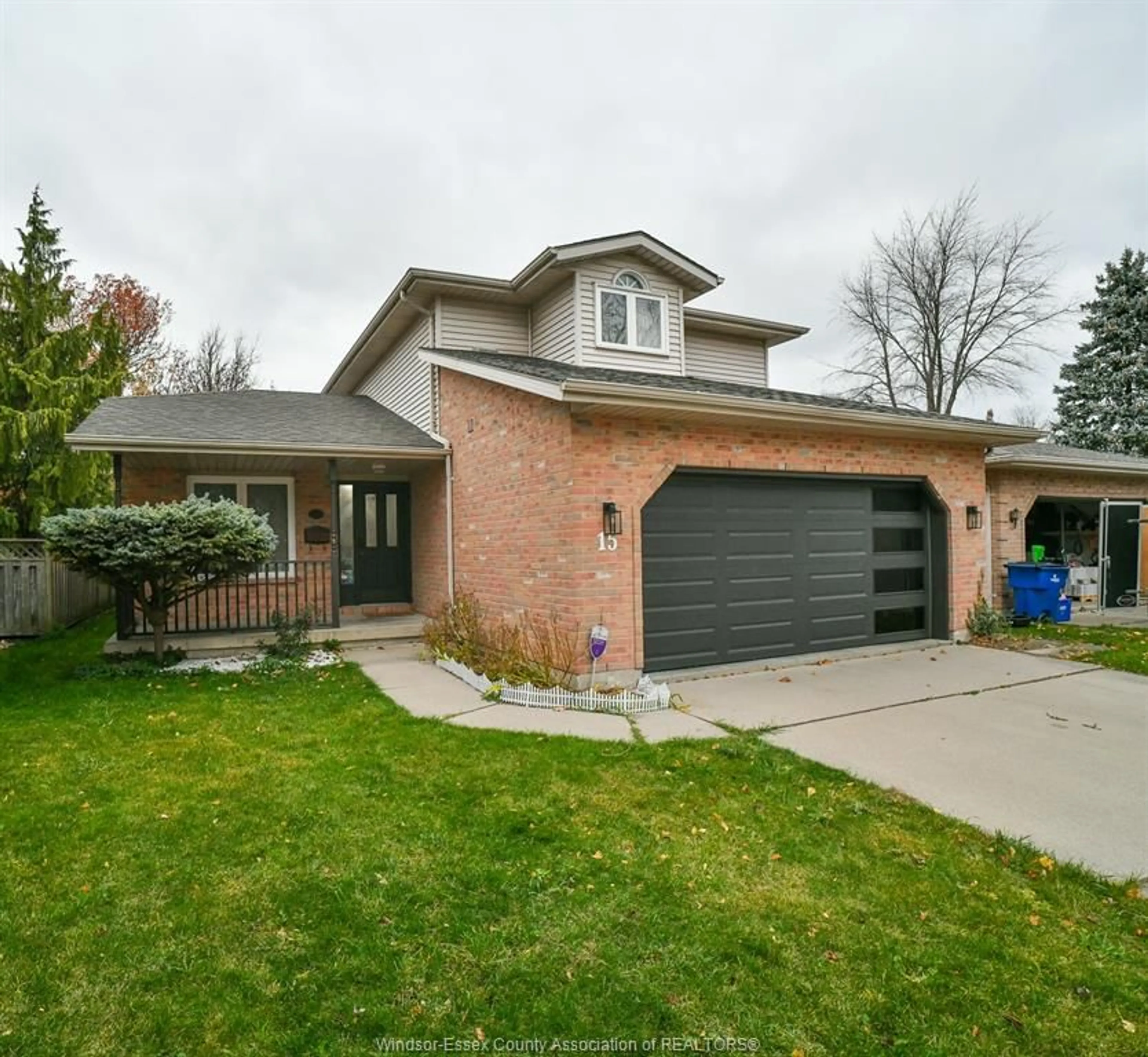 Home with brick exterior material, street for 15 TURQUOISE Crt, Chatham Ontario N7M 6G8