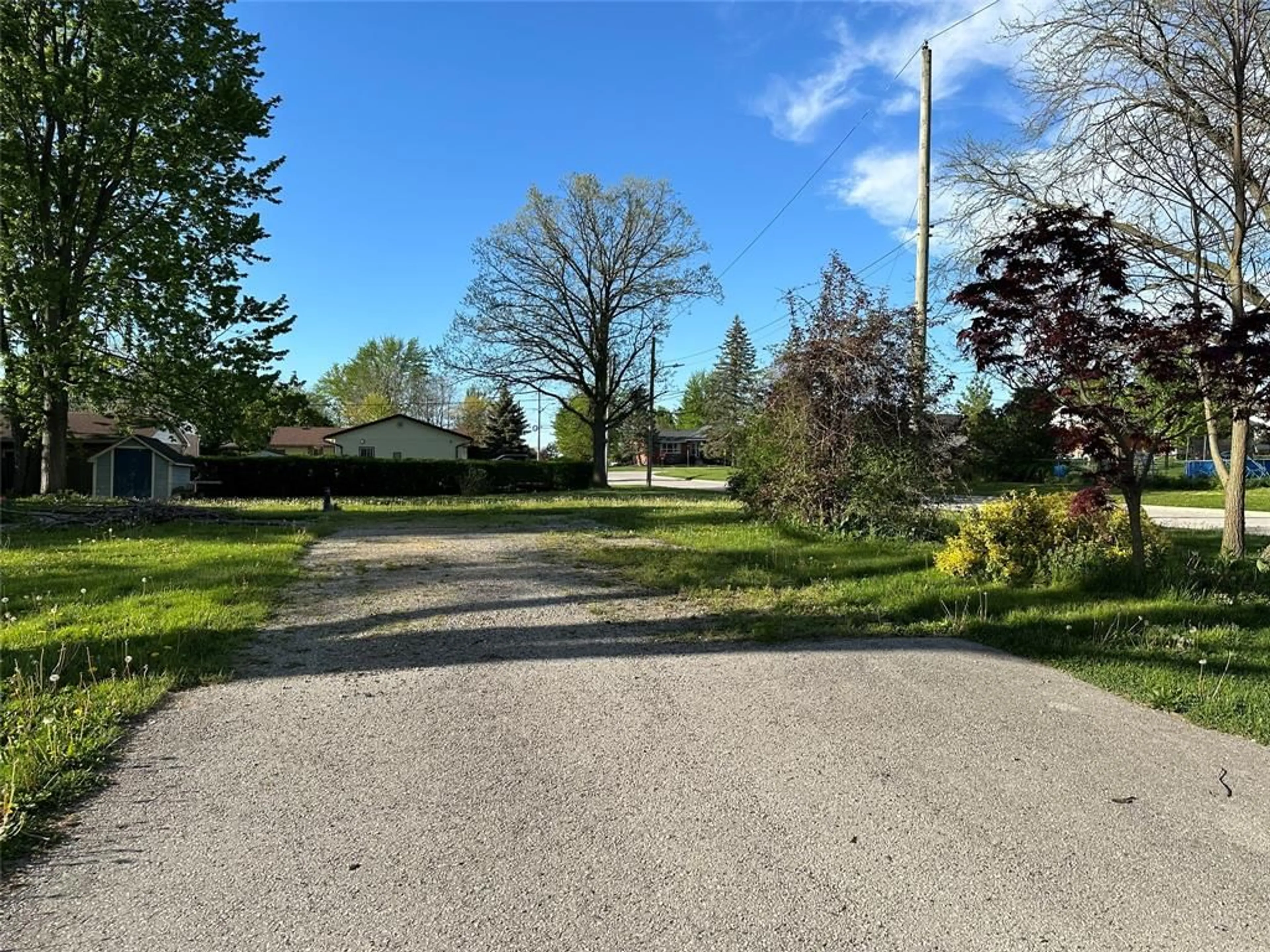 A pic from outside/outdoor area/front of a property/back of a property/a pic from drone, street for 553 SIMCOE St, Warwick-Watford Ontario N0M 2S0