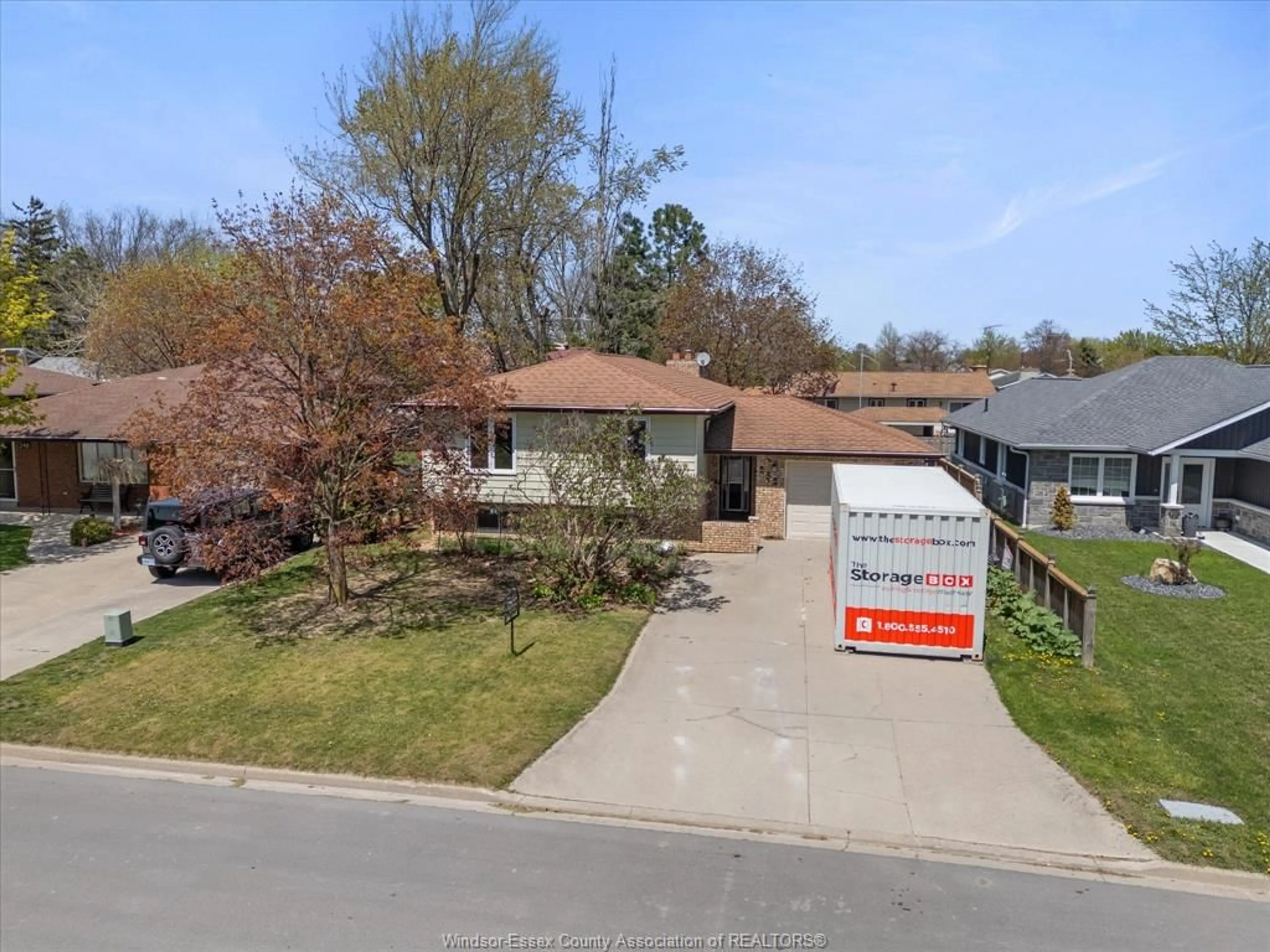 A pic from outside/outdoor area/front of a property/back of a property/a pic from drone, street for 252 Taylor Rd, Harrow Ontario N0R 1G0