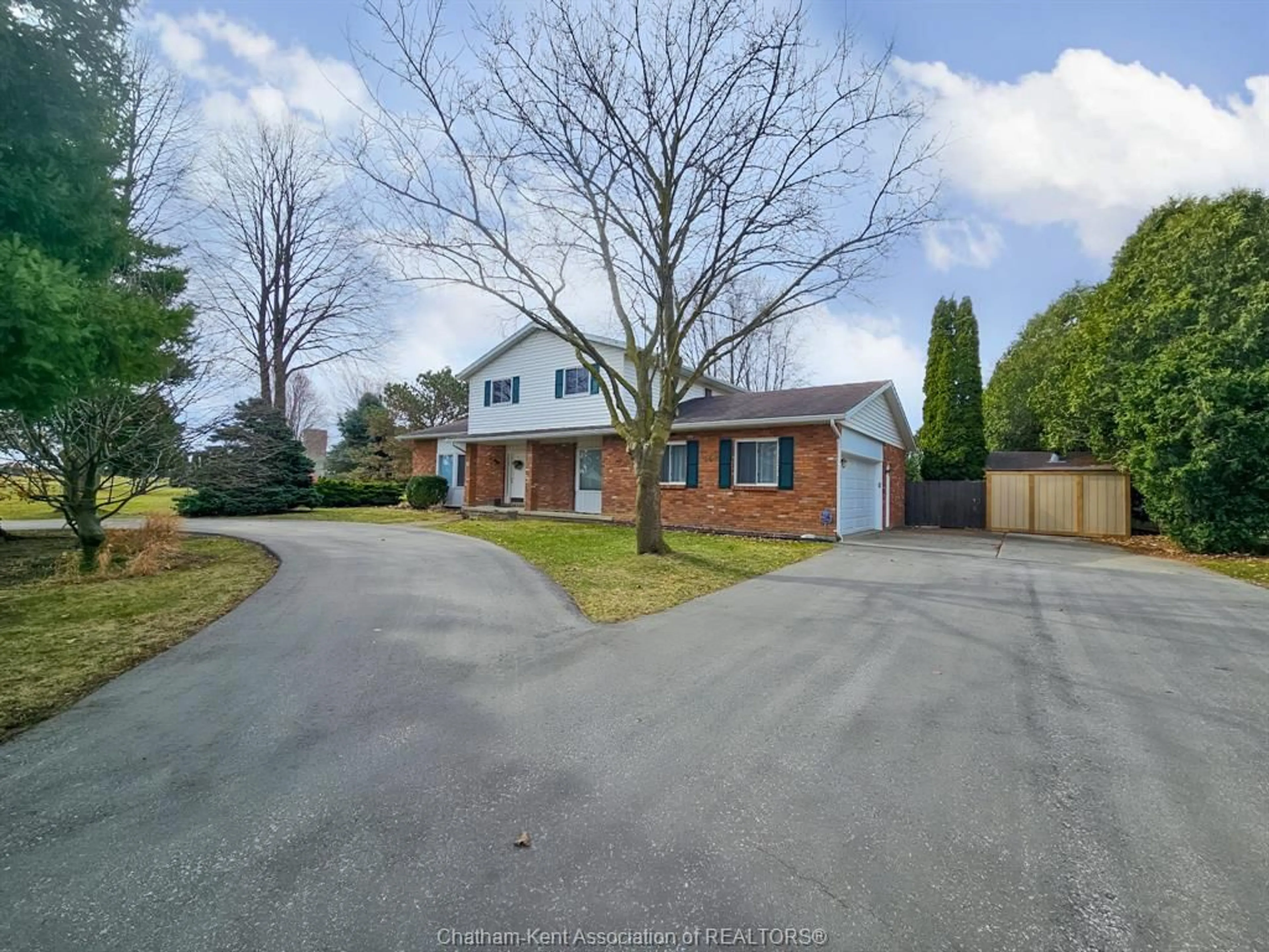 A pic from outside/outdoor area/front of a property/back of a property/a pic from drone, street for 14 Willcox St, Chatham Ontario N7M 6E3