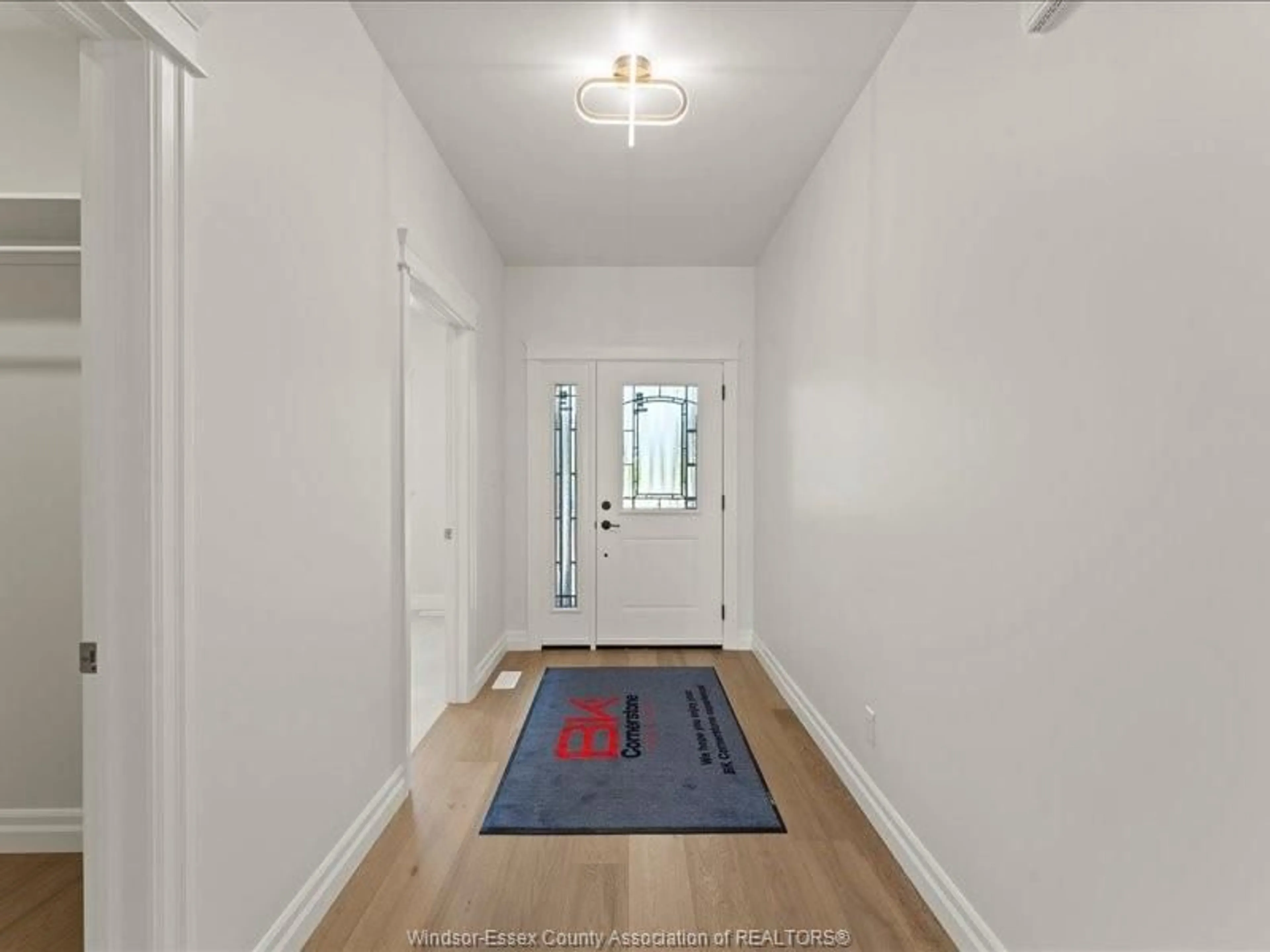 Indoor entryway for 3245 TULLIO Dr, LaSalle Ontario N9H 1H3
