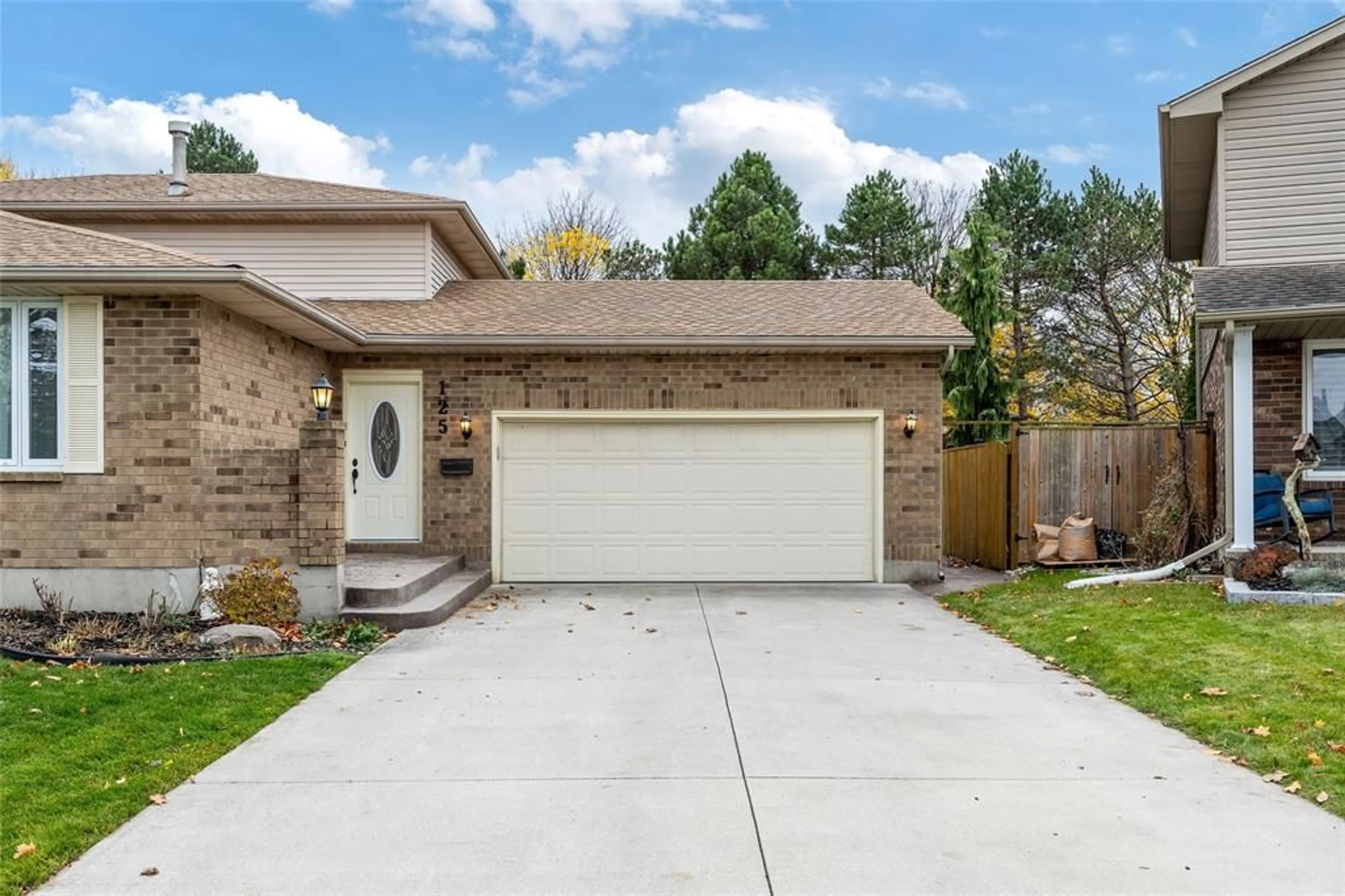 Home with brick exterior material, street for 125 CONESTOGA Dr, Sarnia Ontario N7S5V9