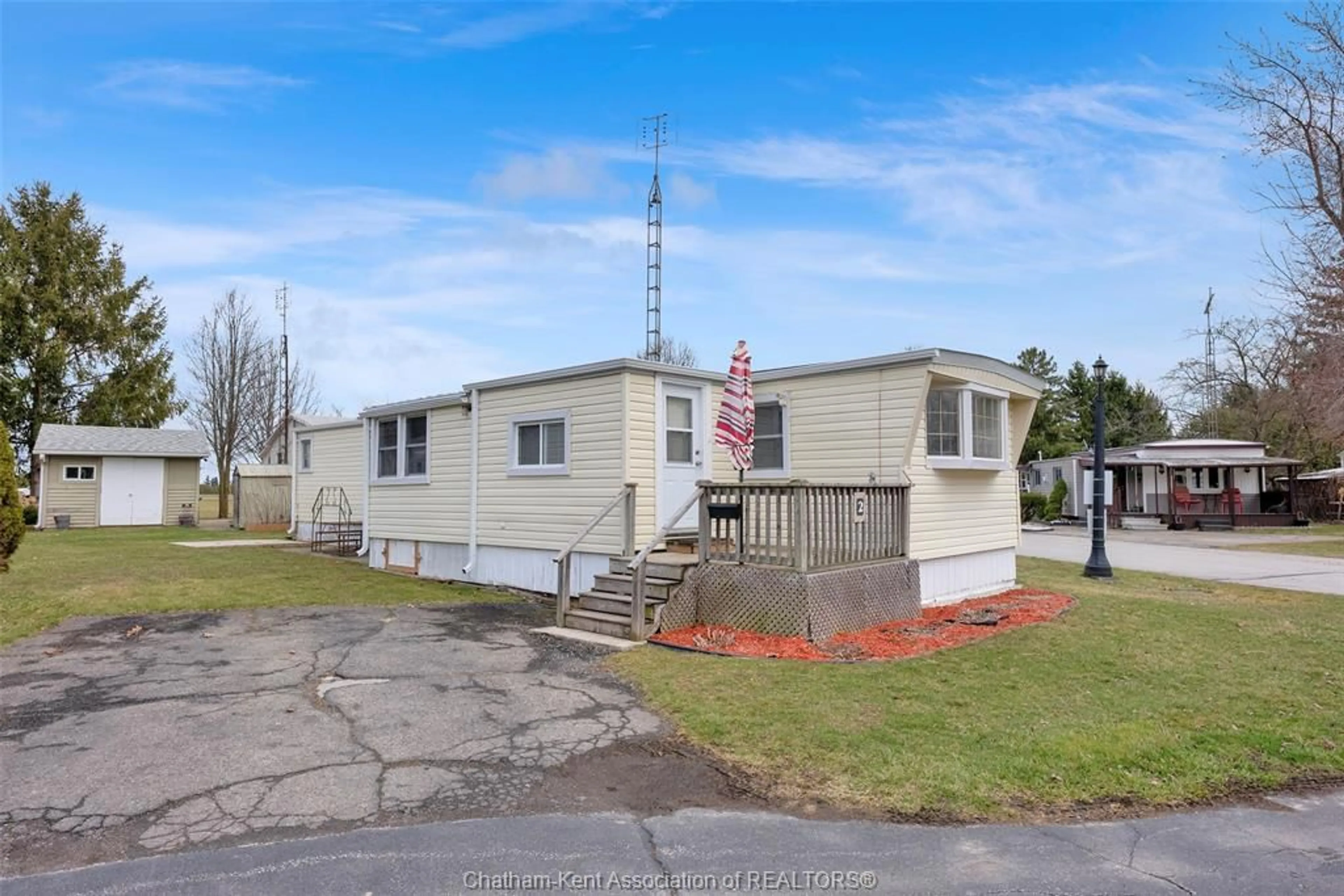 A pic from outside/outdoor area/front of a property/back of a property/a pic from drone, unknown for 22220 CHARING CROSS Rd #2, Chatham Ontario N7M 5V8