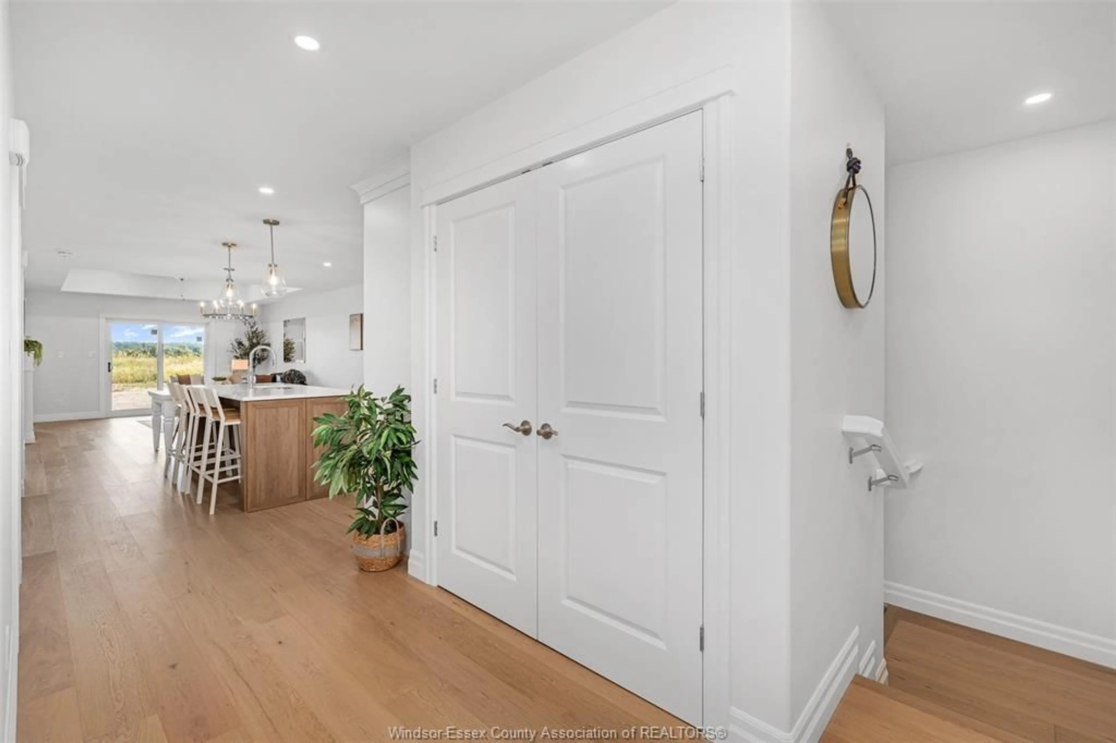 Indoor entryway for 65 MCKENZIE St, Harrow Ontario N0R 1G0
