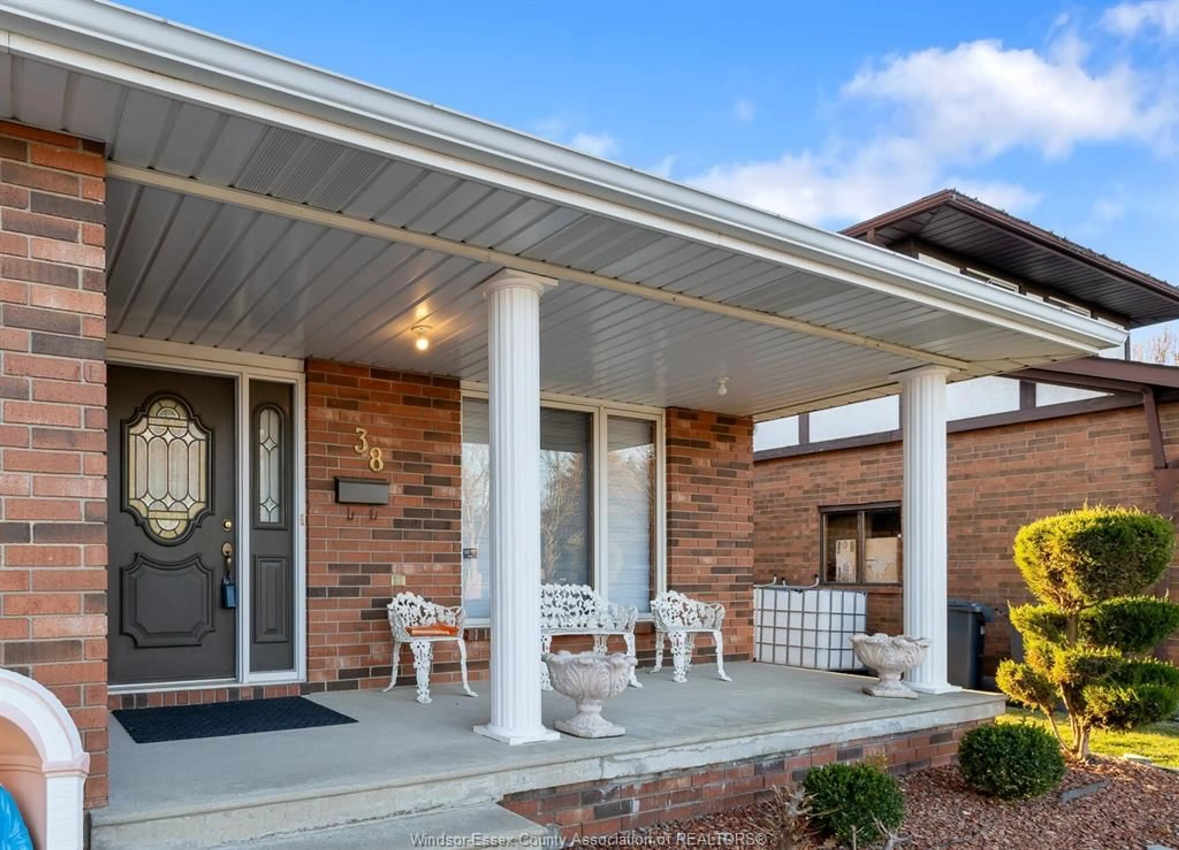 Home with brick exterior material, street for 38 CAMBRIDGE Cres, Leamington Ontario N8H 4X4