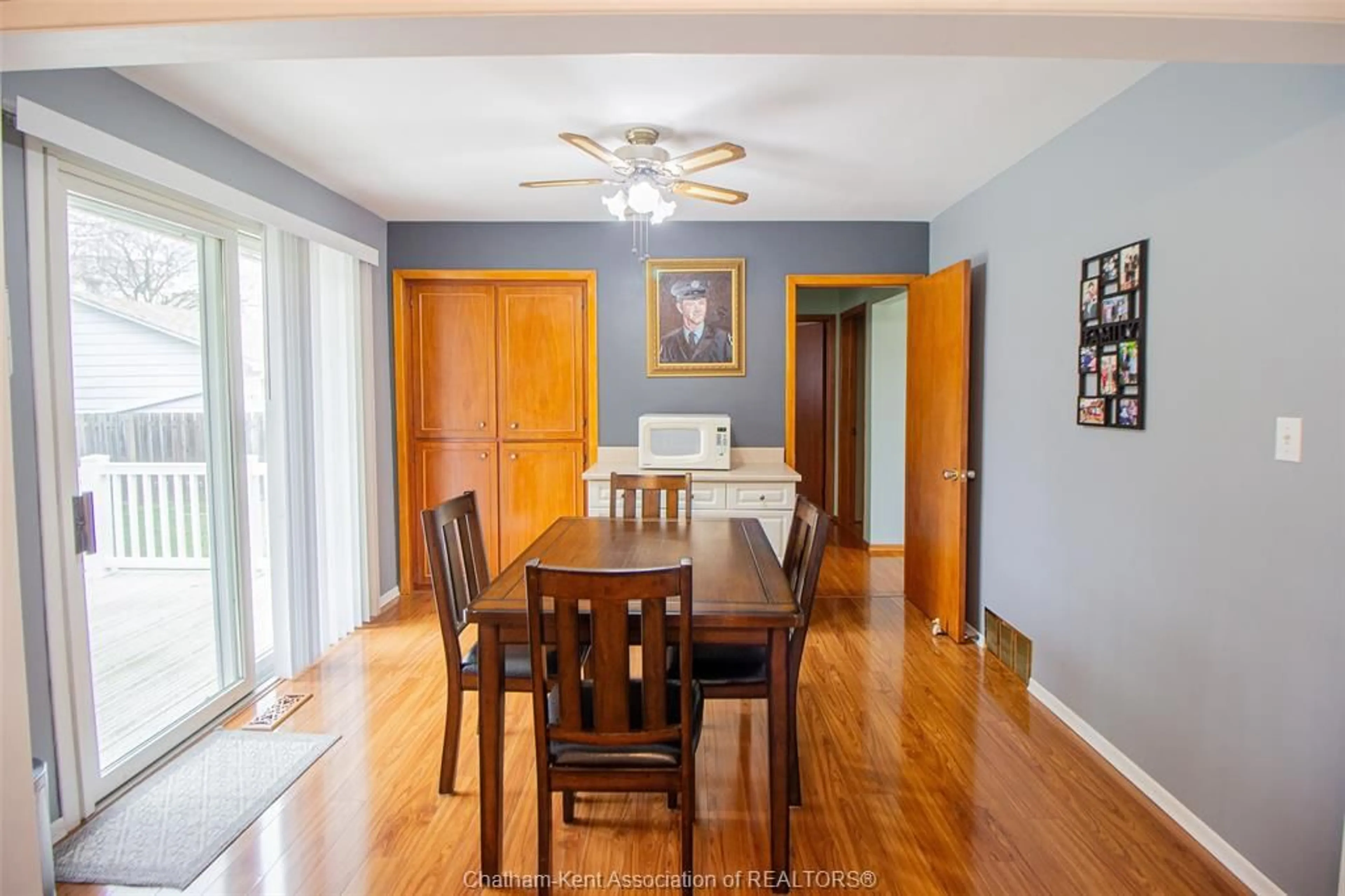 Dining room, wood/laminate floor for 35 Sudbury Dr, Chatham Ontario N7L 2K1