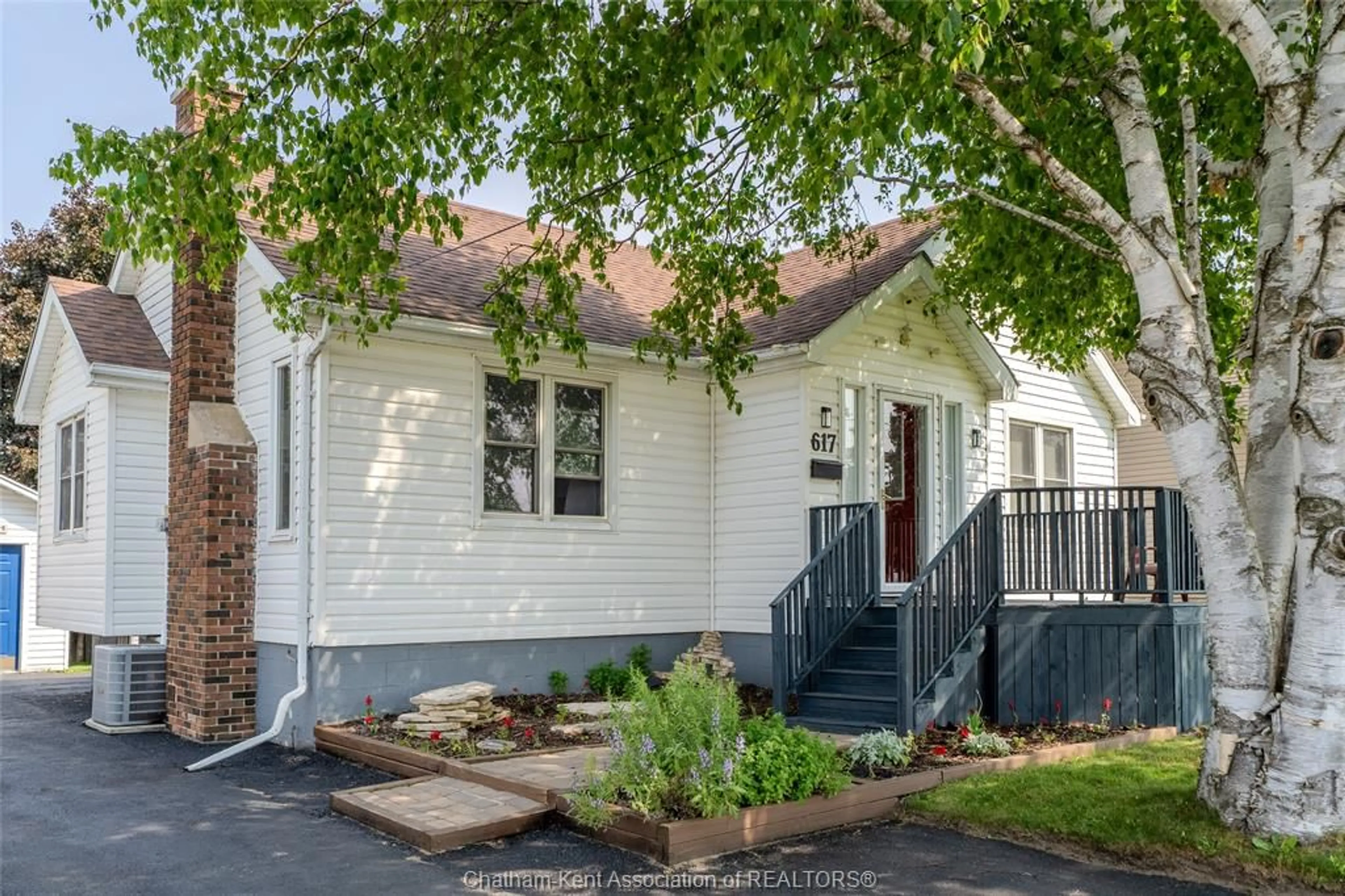 Unknown for 617 GRAND Ave, Chatham Ontario N7L 1X5