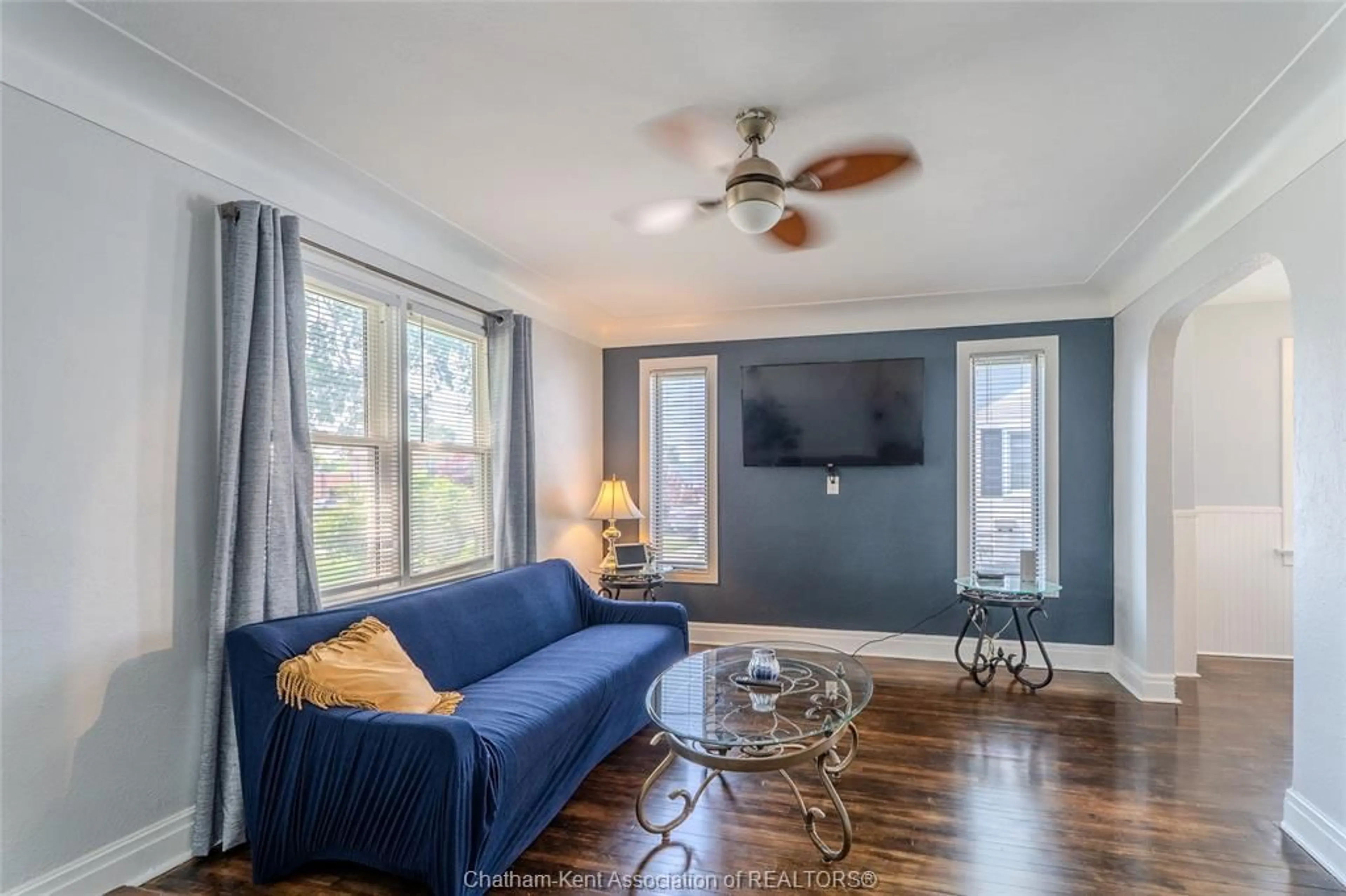 Living room with furniture, wood/laminate floor for 617 GRAND Ave, Chatham Ontario N7L 1X5