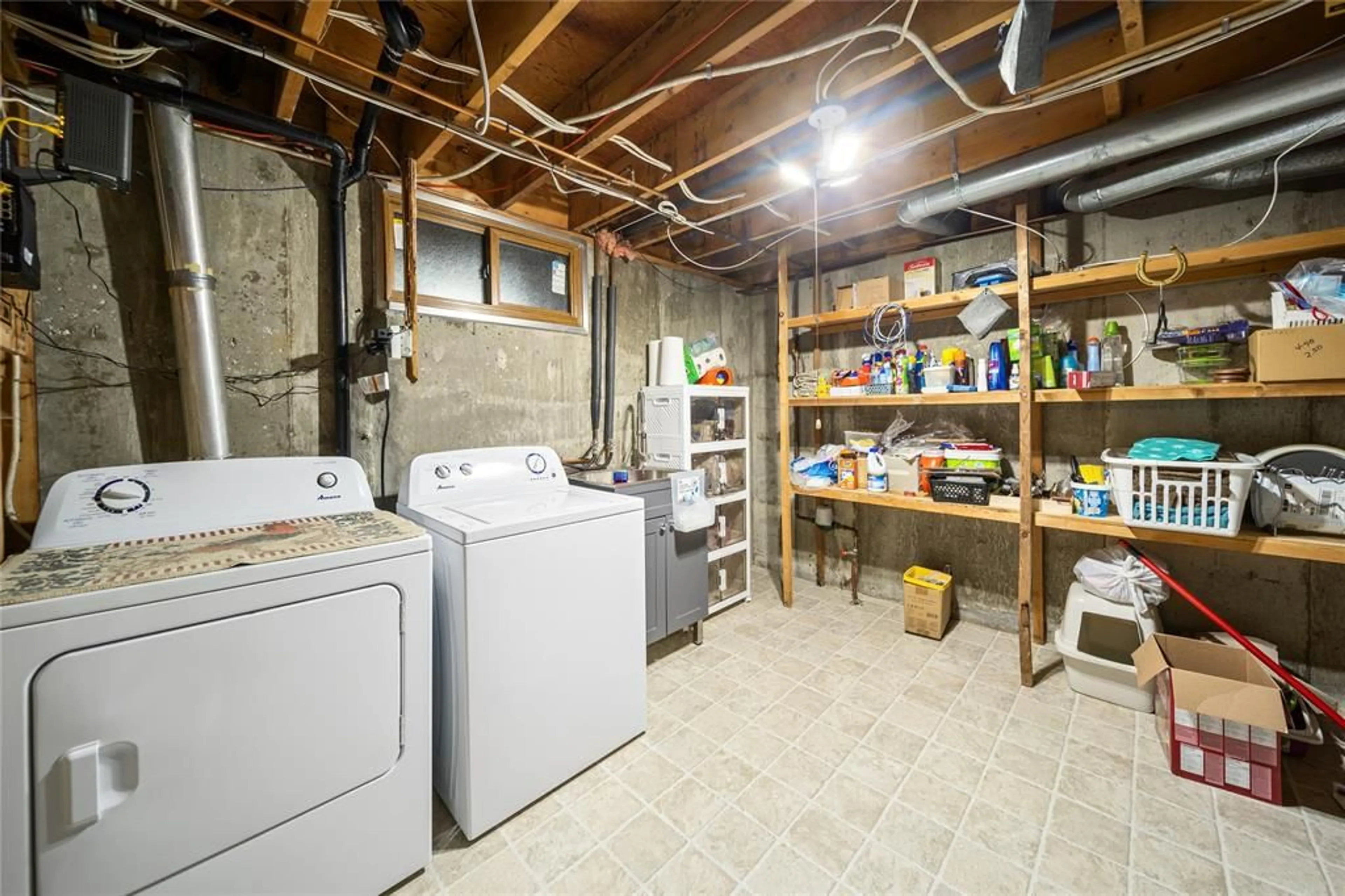 Laundry room for 610 MCGREGOR St, Warwick-Watford Ontario N0M 2S0