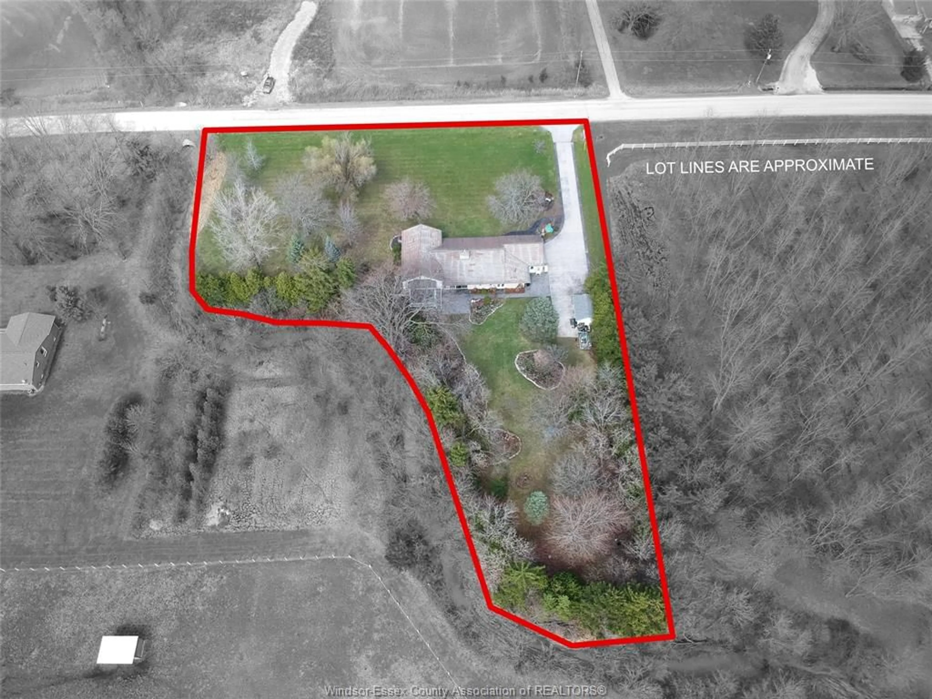 A pic from outside/outdoor area/front of a property/back of a property/a pic from drone, building for 9929 9th CONCESSION Rd, Essex Ontario N8M 2X5
